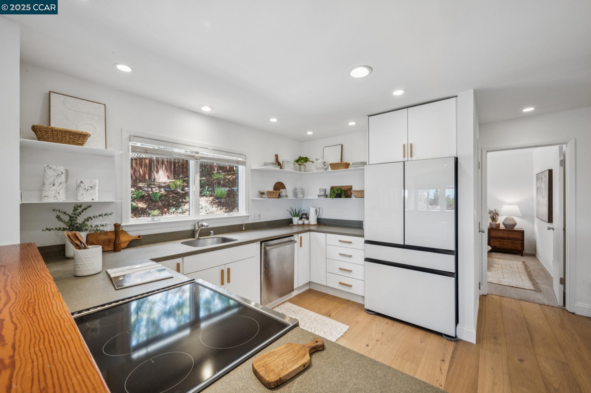 Detail Gallery Image 22 of 53 For 58 Buckeye Ave, Oakland,  CA 94618 - 4 Beds | 3 Baths