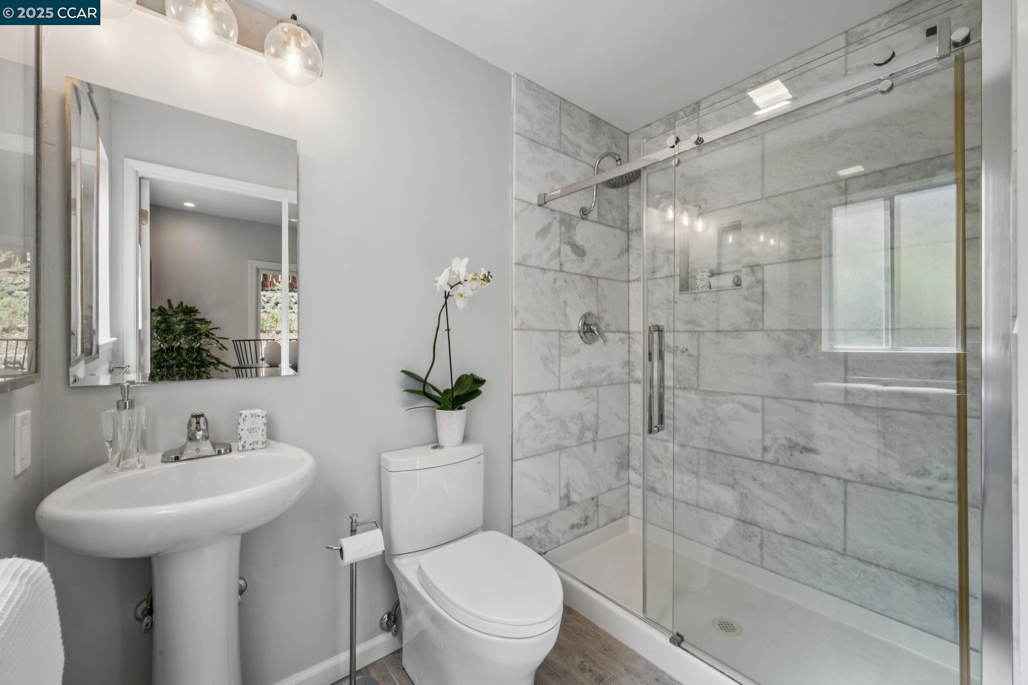 Detail Gallery Image 33 of 53 For 58 Buckeye Ave, Oakland,  CA 94618 - 4 Beds | 3 Baths