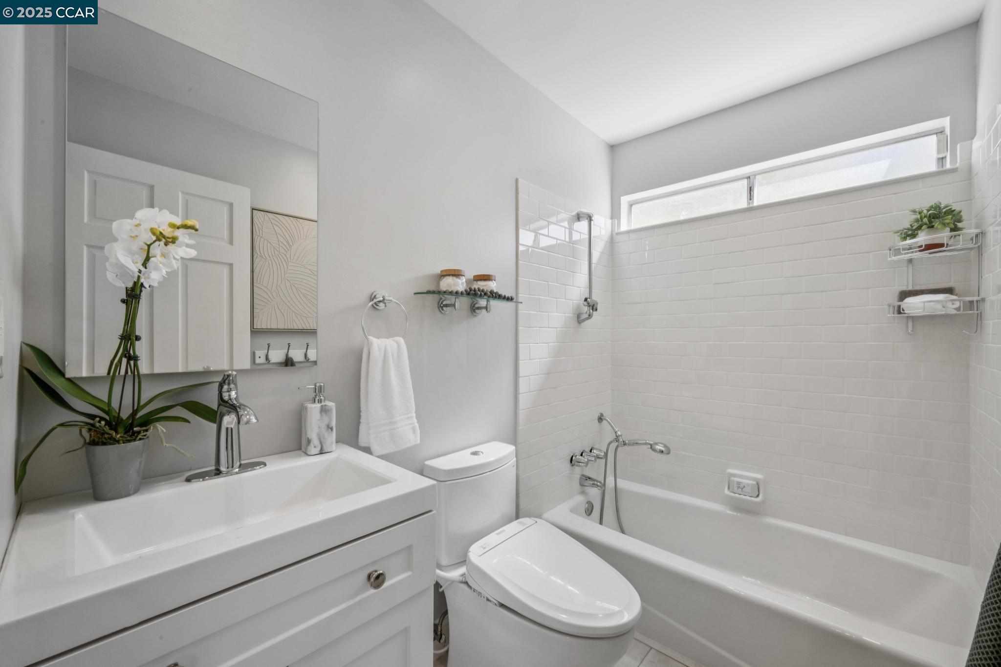 Detail Gallery Image 34 of 53 For 58 Buckeye Ave, Oakland,  CA 94618 - 4 Beds | 3 Baths