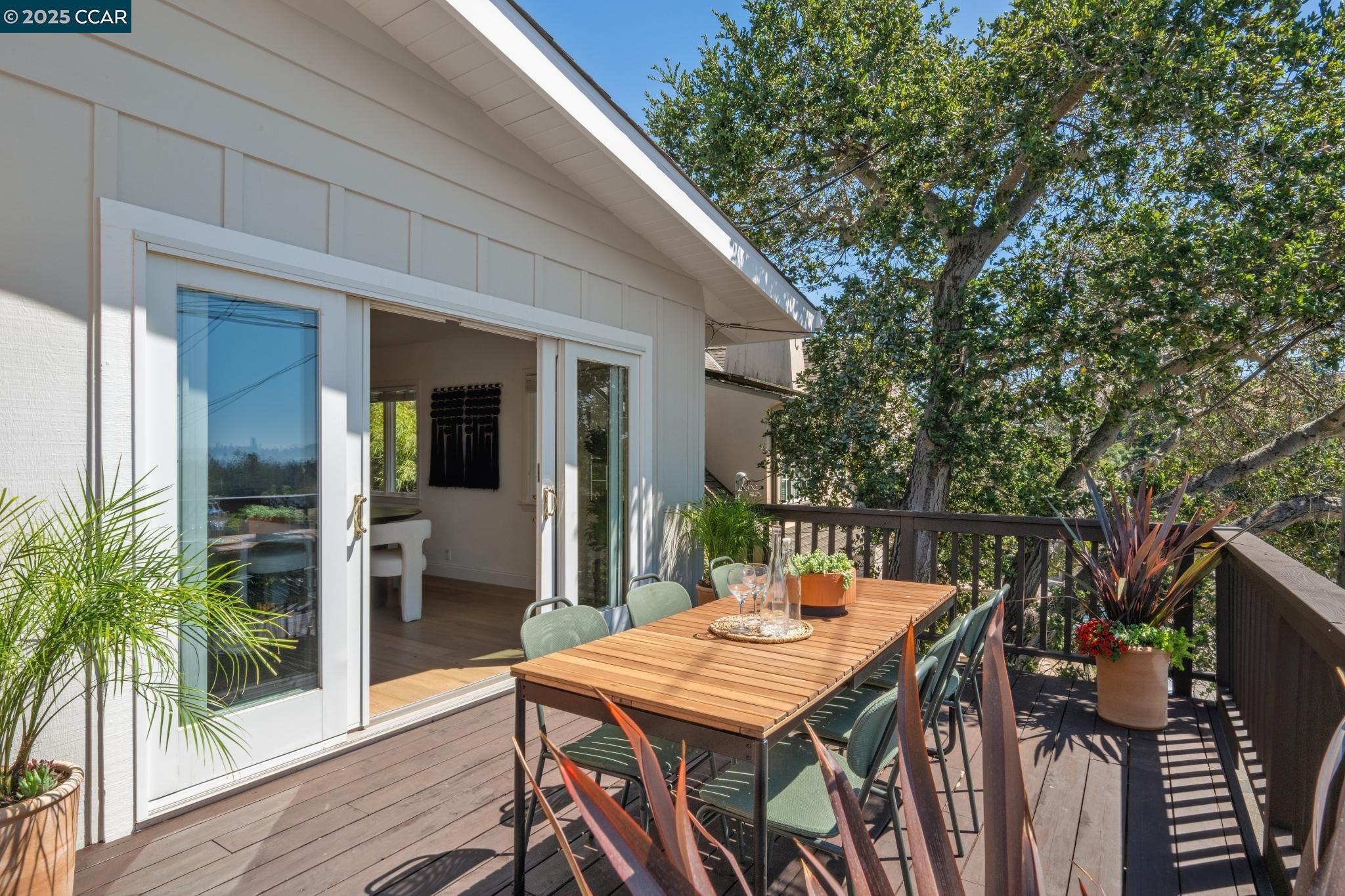 Detail Gallery Image 41 of 53 For 58 Buckeye Ave, Oakland,  CA 94618 - 4 Beds | 3 Baths