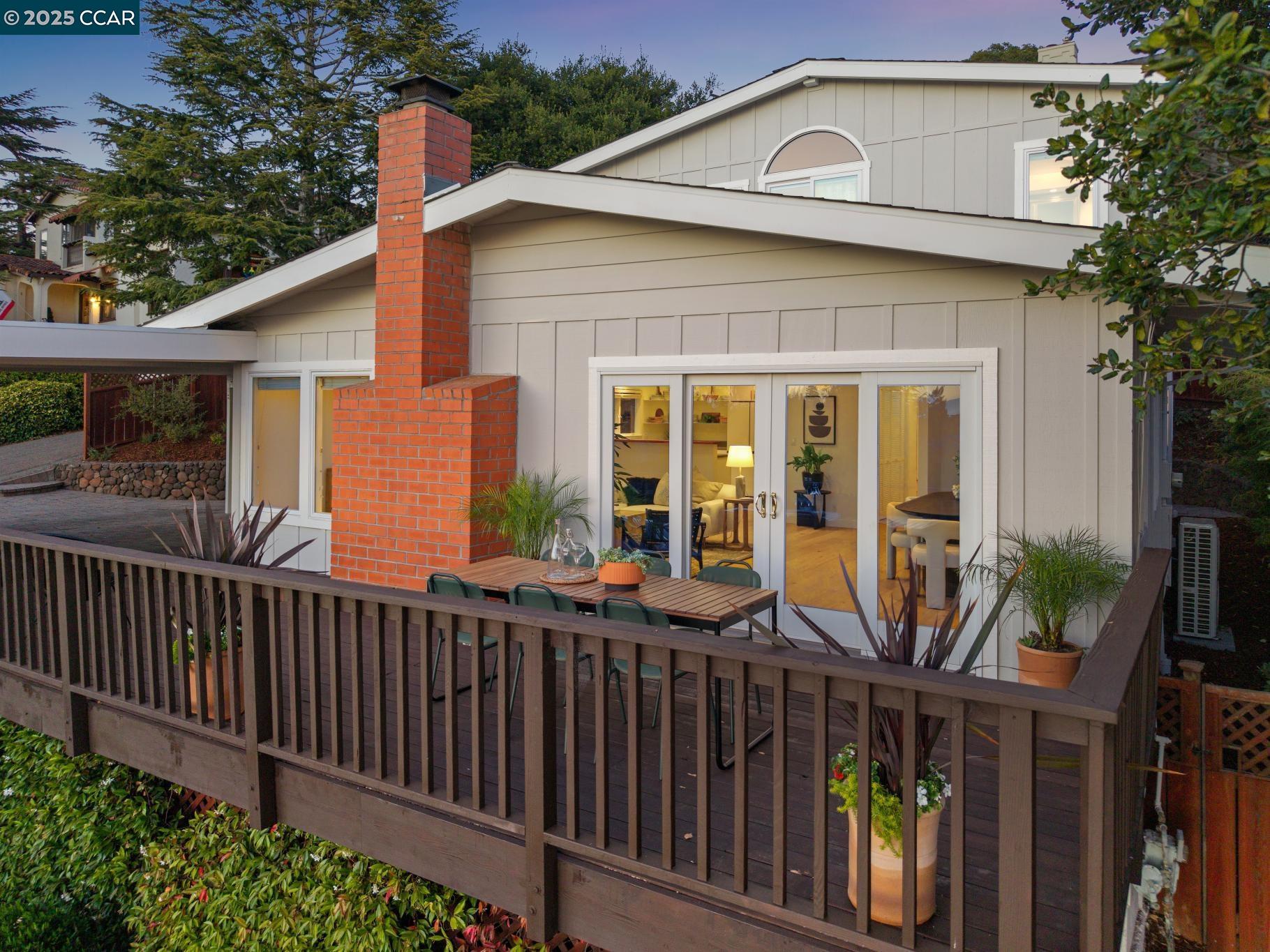 Detail Gallery Image 6 of 53 For 58 Buckeye Ave, Oakland,  CA 94618 - 4 Beds | 3 Baths