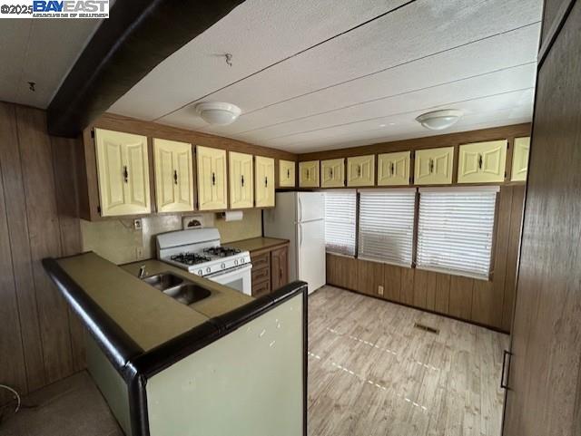 Detail Gallery Image 2 of 21 For 1382 via Deste #61,  Livermore,  CA 94551 - 2 Beds | 1 Baths