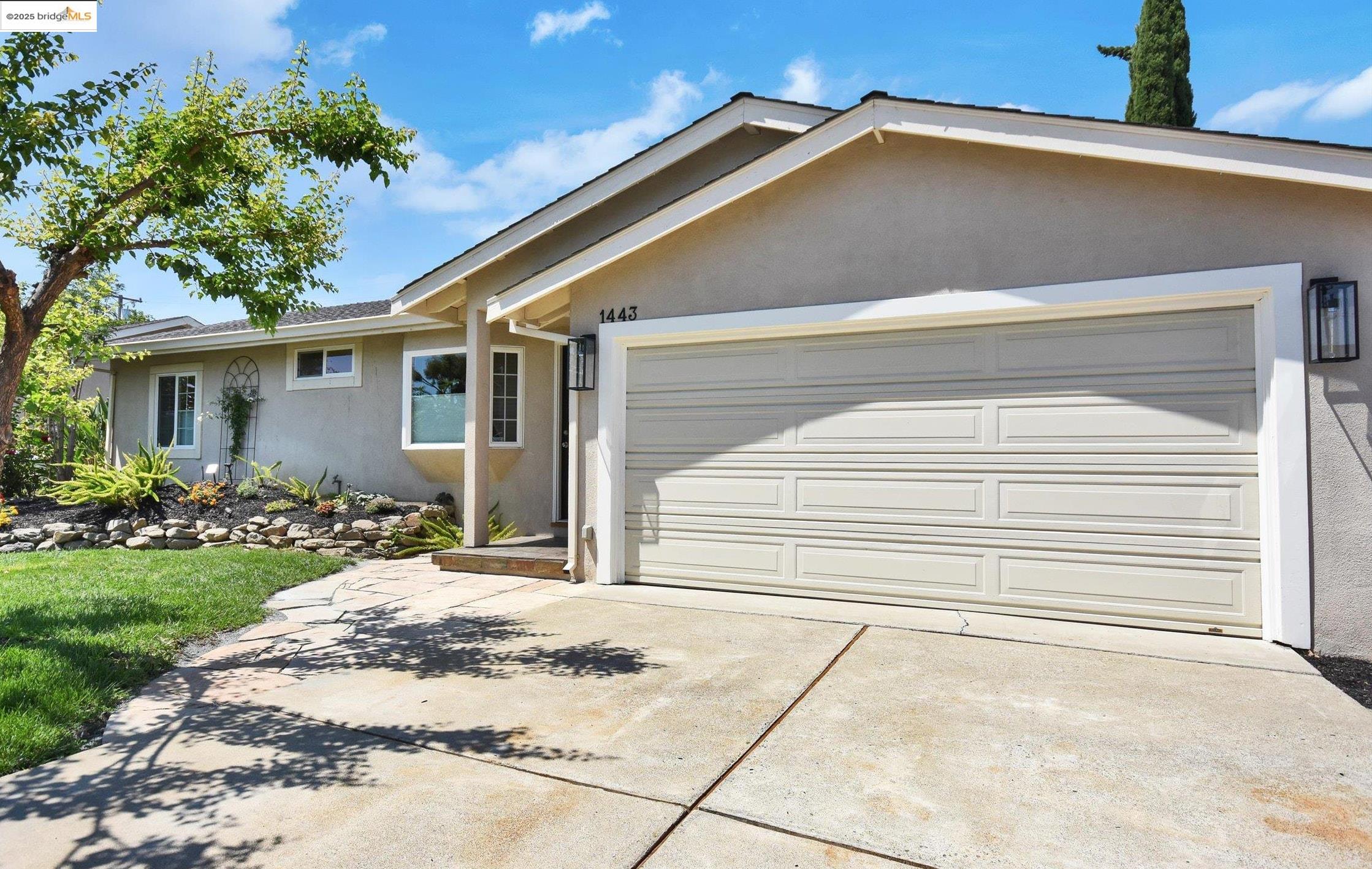 Detail Gallery Image 3 of 60 For 1443 Phantom Ave, San Jose,  CA 95125-5220 - 3 Beds | 2 Baths