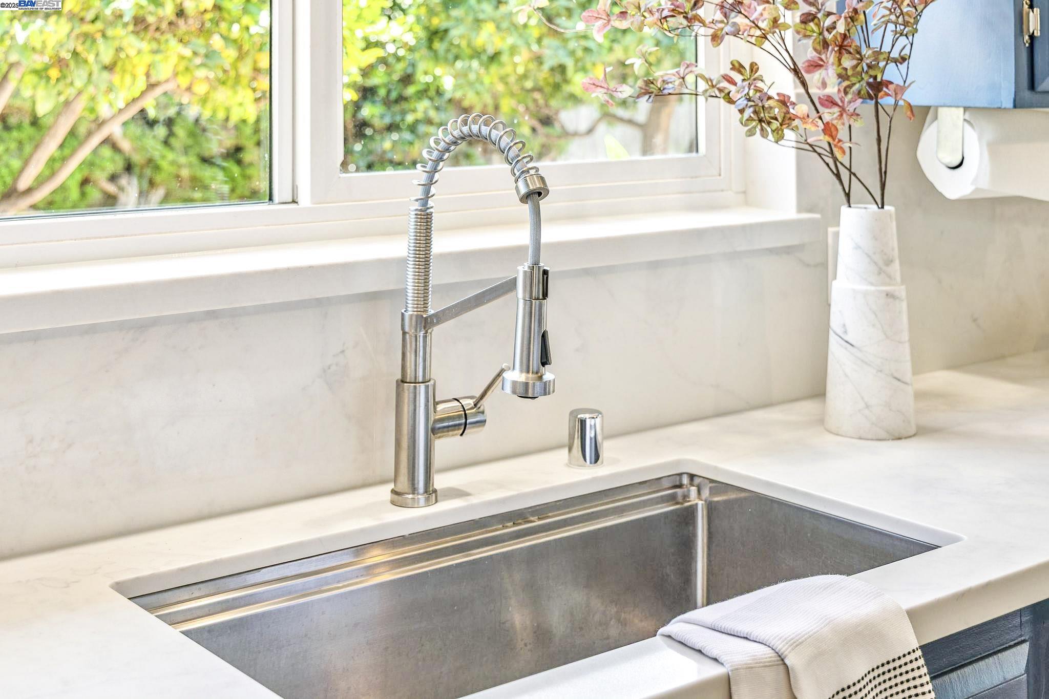 Detail Gallery Image 11 of 30 For 24 via Hermosa, San Lorenzo,  CA 94580 - 3 Beds | 2 Baths