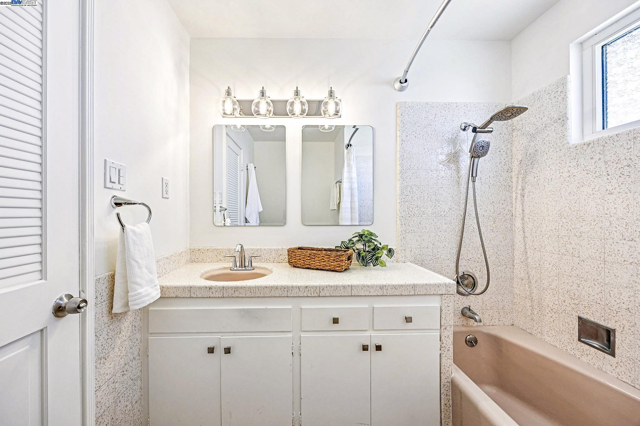 Detail Gallery Image 19 of 30 For 24 via Hermosa, San Lorenzo,  CA 94580 - 3 Beds | 2 Baths