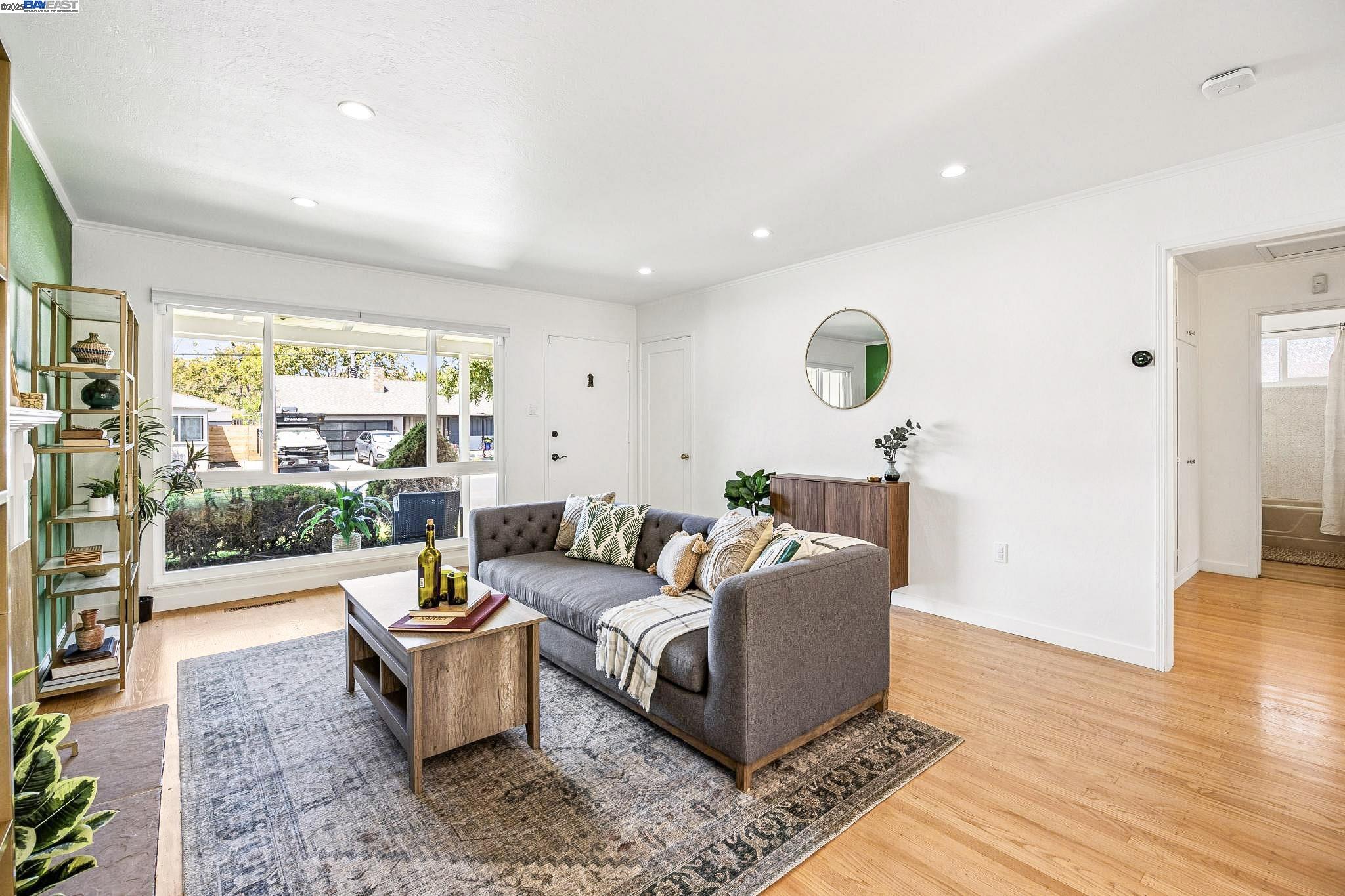 Detail Gallery Image 3 of 30 For 24 via Hermosa, San Lorenzo,  CA 94580 - 3 Beds | 2 Baths