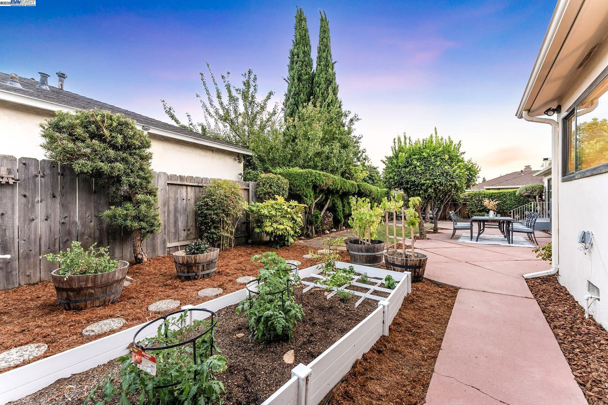 Detail Gallery Image 25 of 30 For 24 via Hermosa, San Lorenzo,  CA 94580 - 3 Beds | 2 Baths