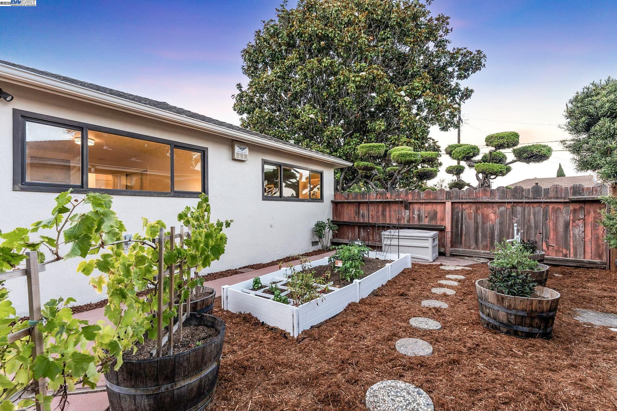 Detail Gallery Image 26 of 30 For 24 via Hermosa, San Lorenzo,  CA 94580 - 3 Beds | 2 Baths