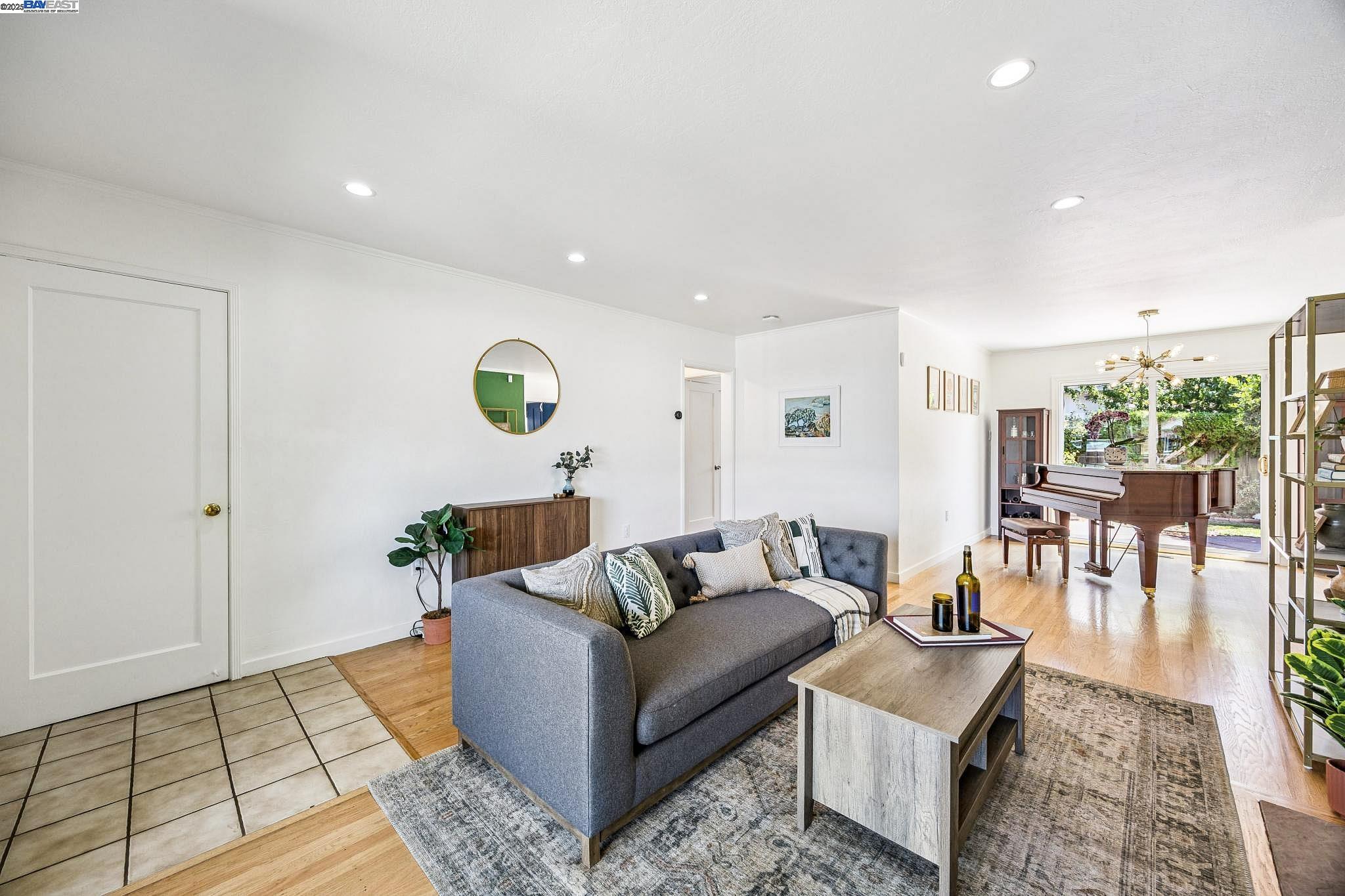Detail Gallery Image 5 of 30 For 24 via Hermosa, San Lorenzo,  CA 94580 - 3 Beds | 2 Baths