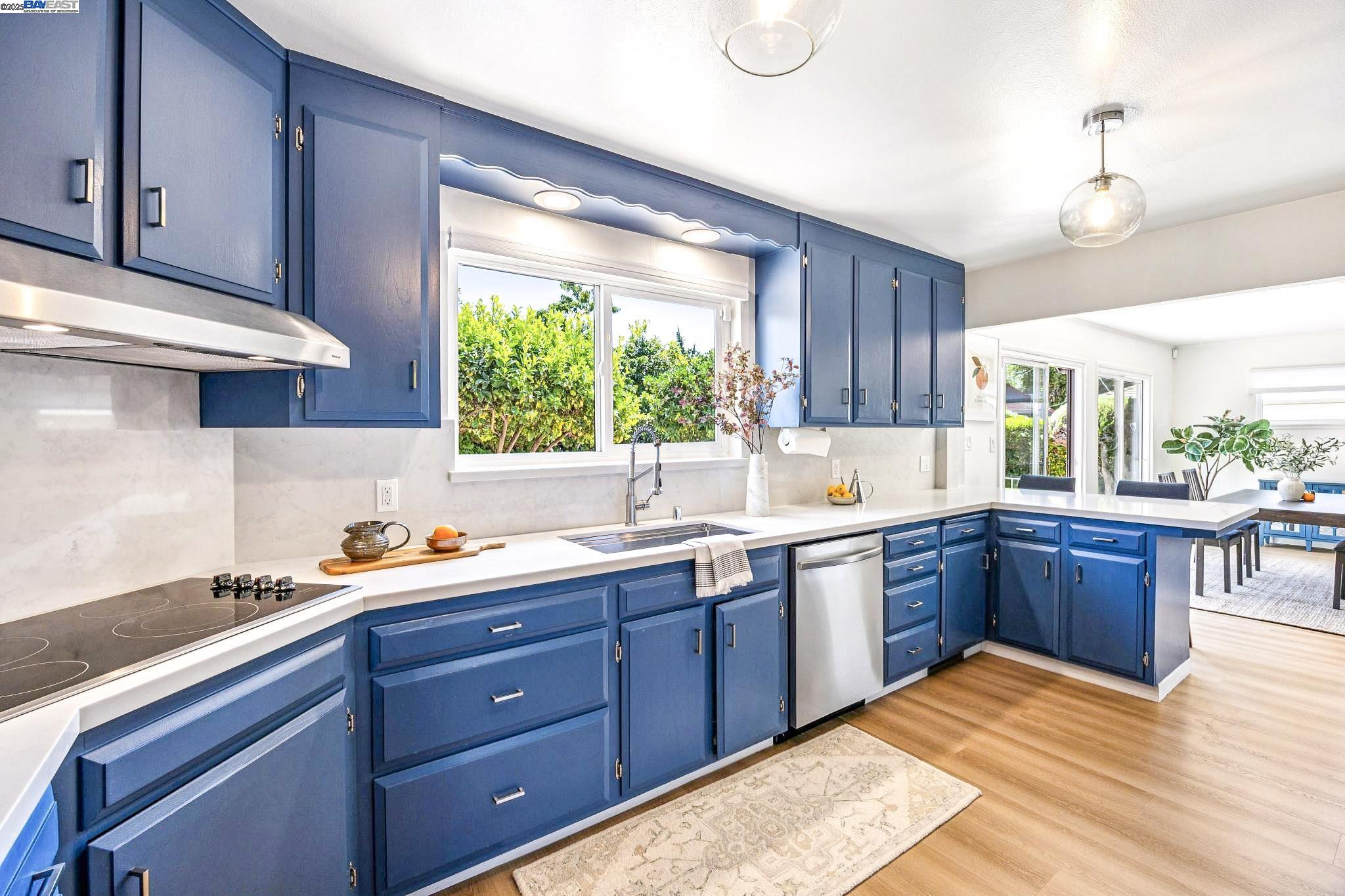 Detail Gallery Image 9 of 30 For 24 via Hermosa, San Lorenzo,  CA 94580 - 3 Beds | 2 Baths