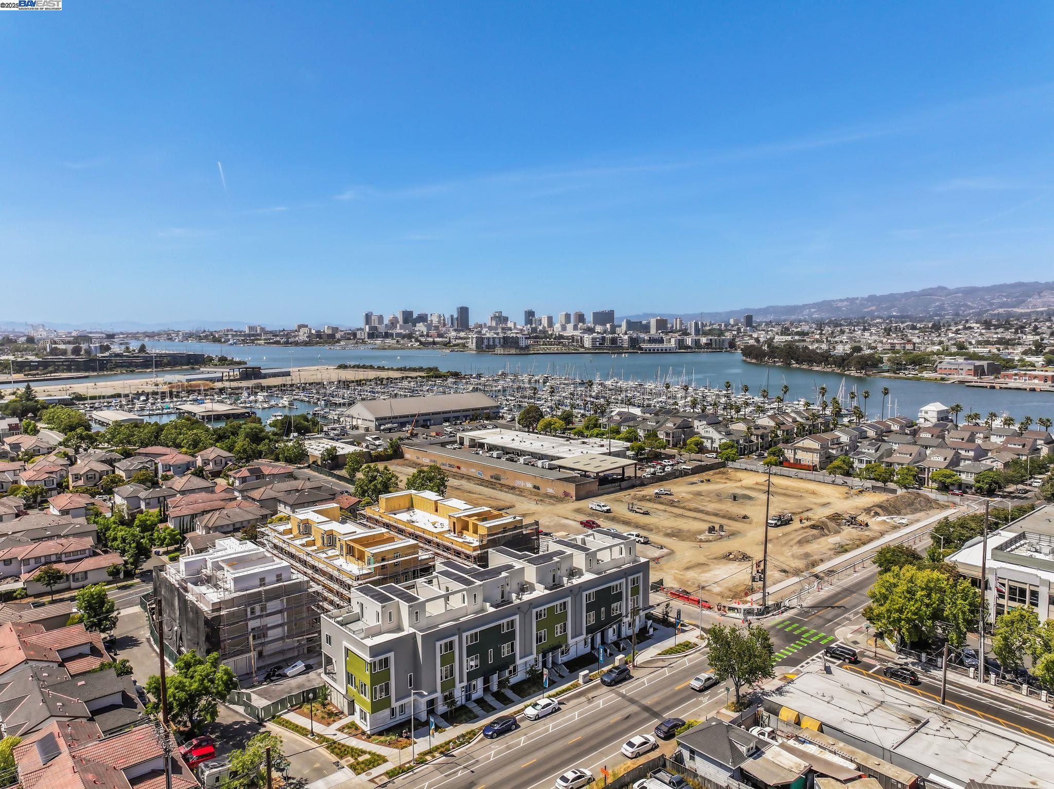 Detail Gallery Image 1 of 14 For 1660 Clement Avenue, Alameda,  CA 94501 - 3 Beds | 3/1 Baths