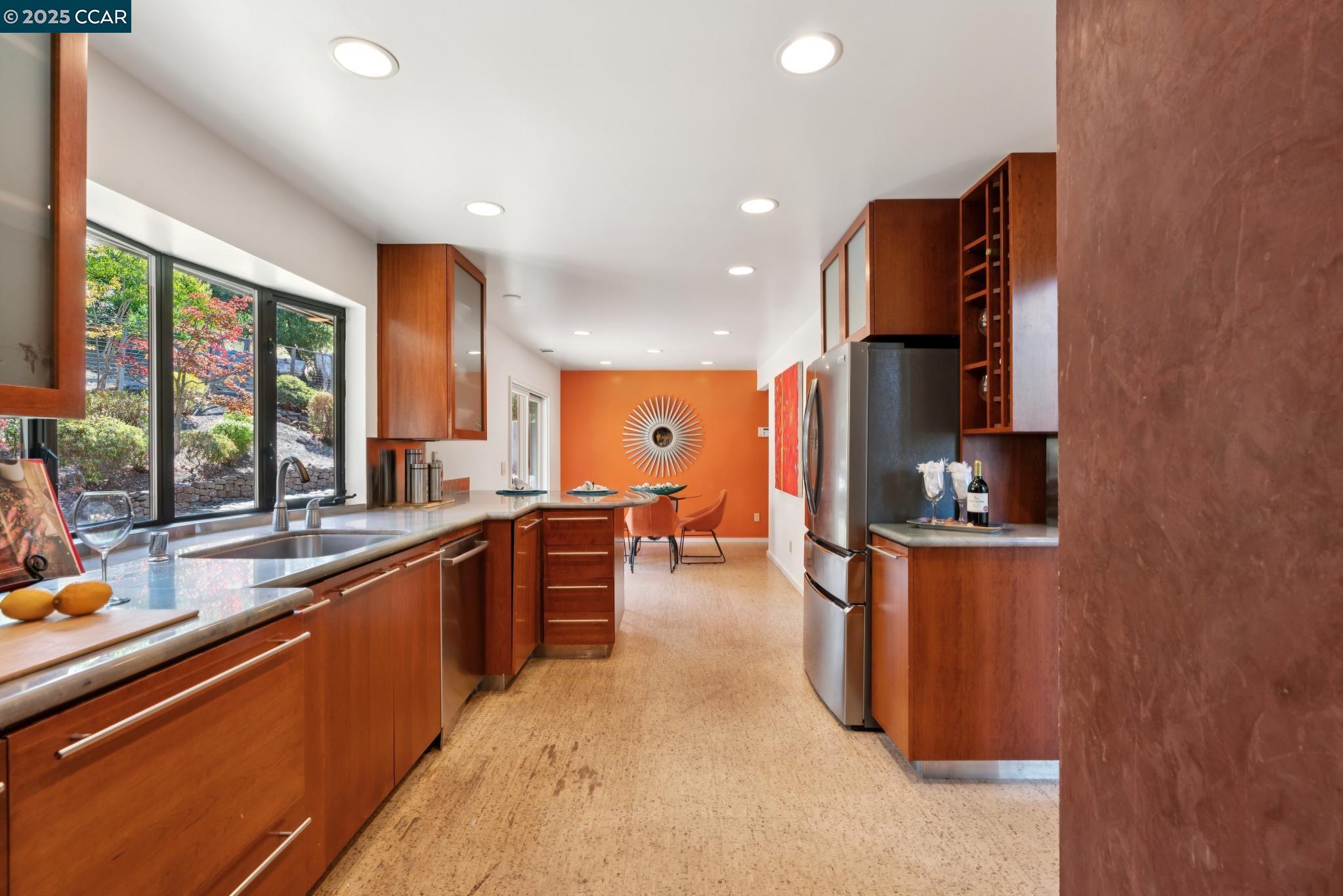 Detail Gallery Image 16 of 49 For 127 Devin Dr, Moraga,  CA 94556 - 6 Beds | 4/1 Baths