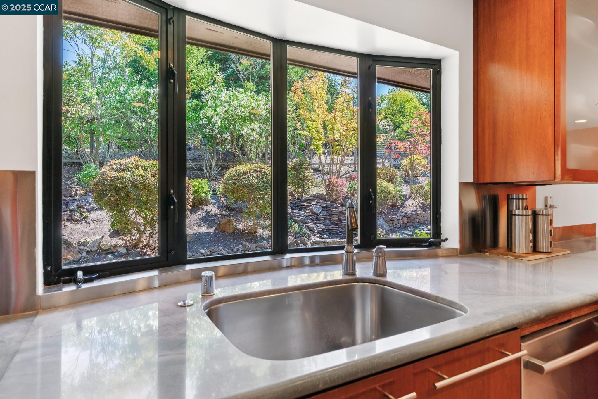 Detail Gallery Image 19 of 51 For 127 Devin Dr, Moraga,  CA 94556 - 6 Beds | 4/1 Baths