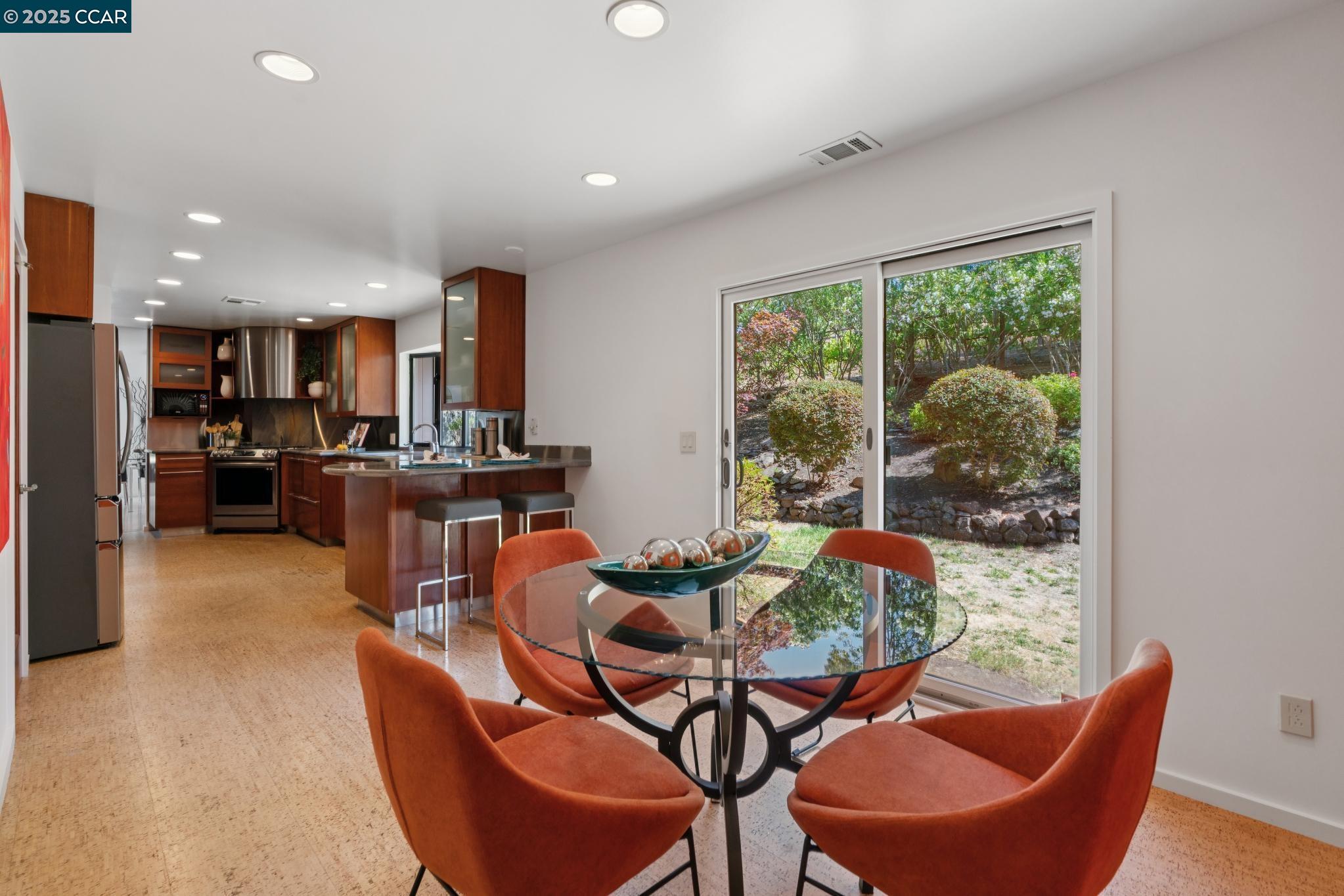 Detail Gallery Image 20 of 49 For 127 Devin Dr, Moraga,  CA 94556 - 6 Beds | 4/1 Baths