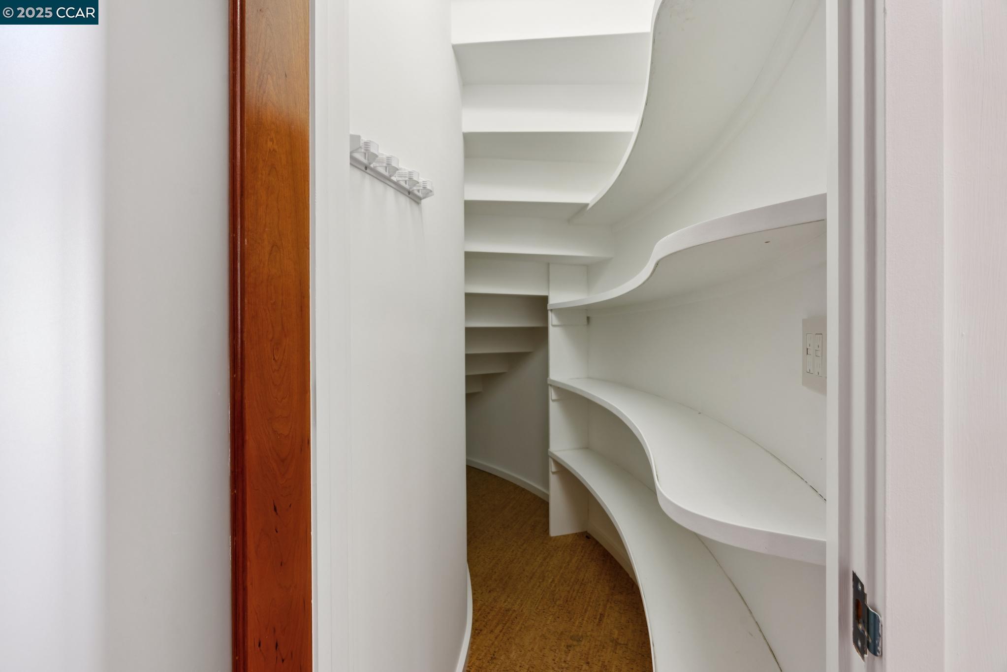 Detail Gallery Image 21 of 51 For 127 Devin Dr, Moraga,  CA 94556 - 6 Beds | 4/1 Baths