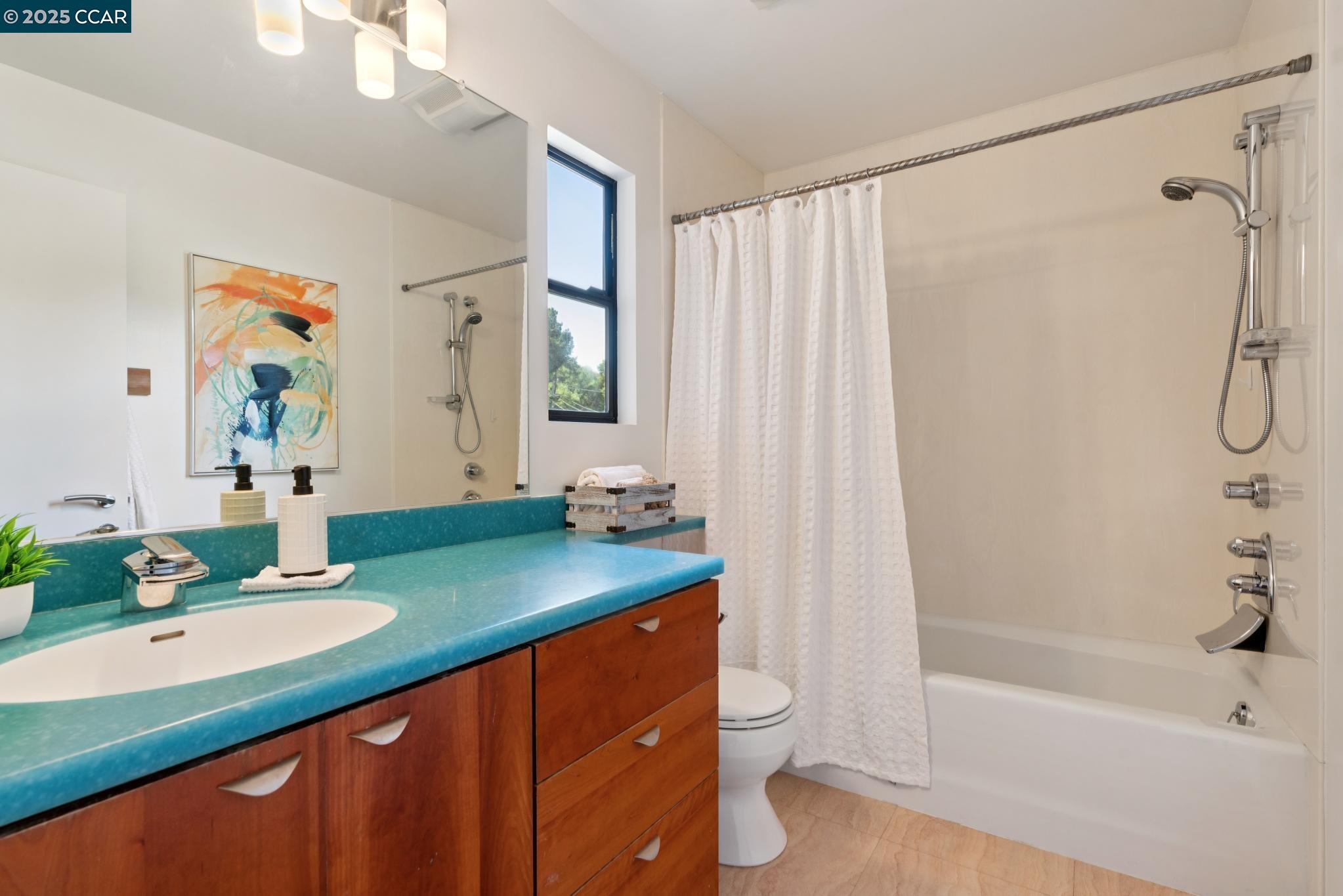Detail Gallery Image 44 of 49 For 127 Devin Dr, Moraga,  CA 94556 - 6 Beds | 4/1 Baths