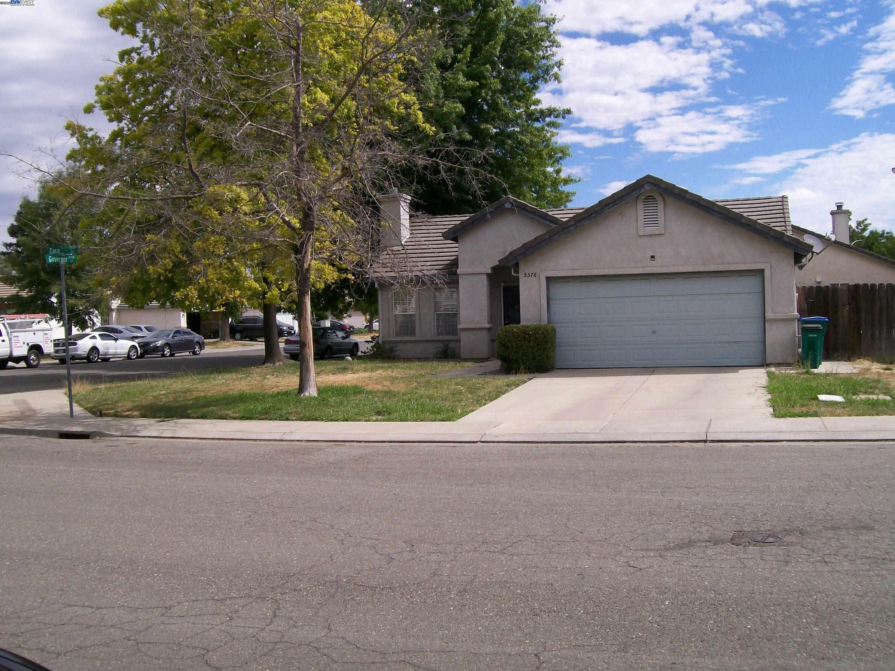 Detail Gallery Image 1 of 39 For 5576 Zaca  Ln, Stockton,  CA 95210 - 3 Beds | 2 Baths