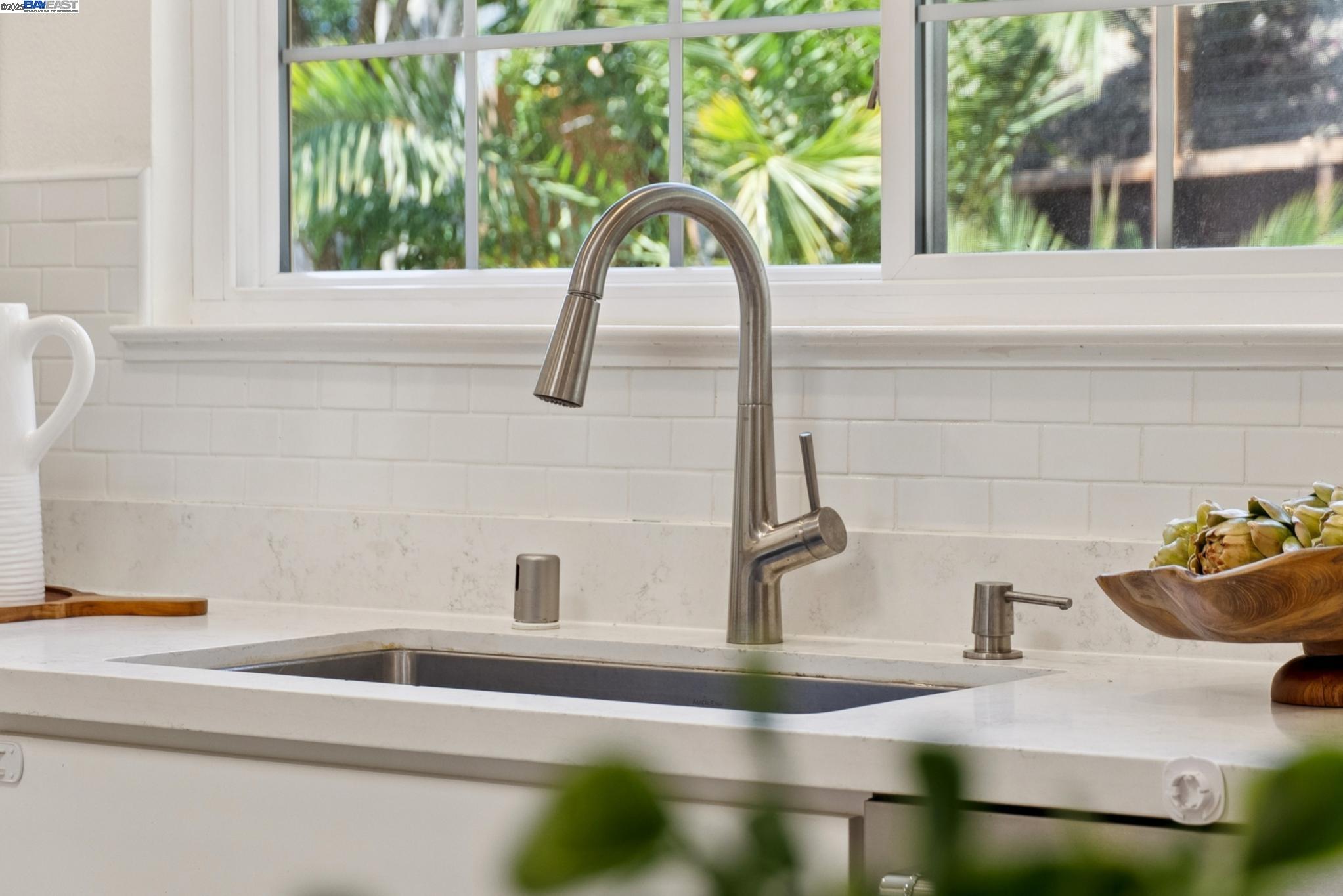 Detail Gallery Image 14 of 59 For 3430 Eureka Ct, Hayward,  CA 94542 - 3 Beds | 2/1 Baths