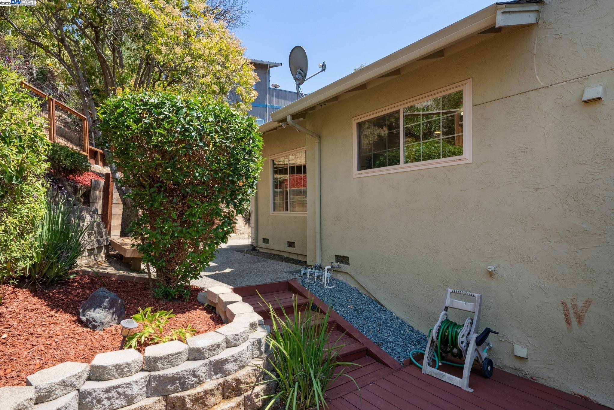 Detail Gallery Image 49 of 59 For 3430 Eureka Ct, Hayward,  CA 94542 - 3 Beds | 2/1 Baths