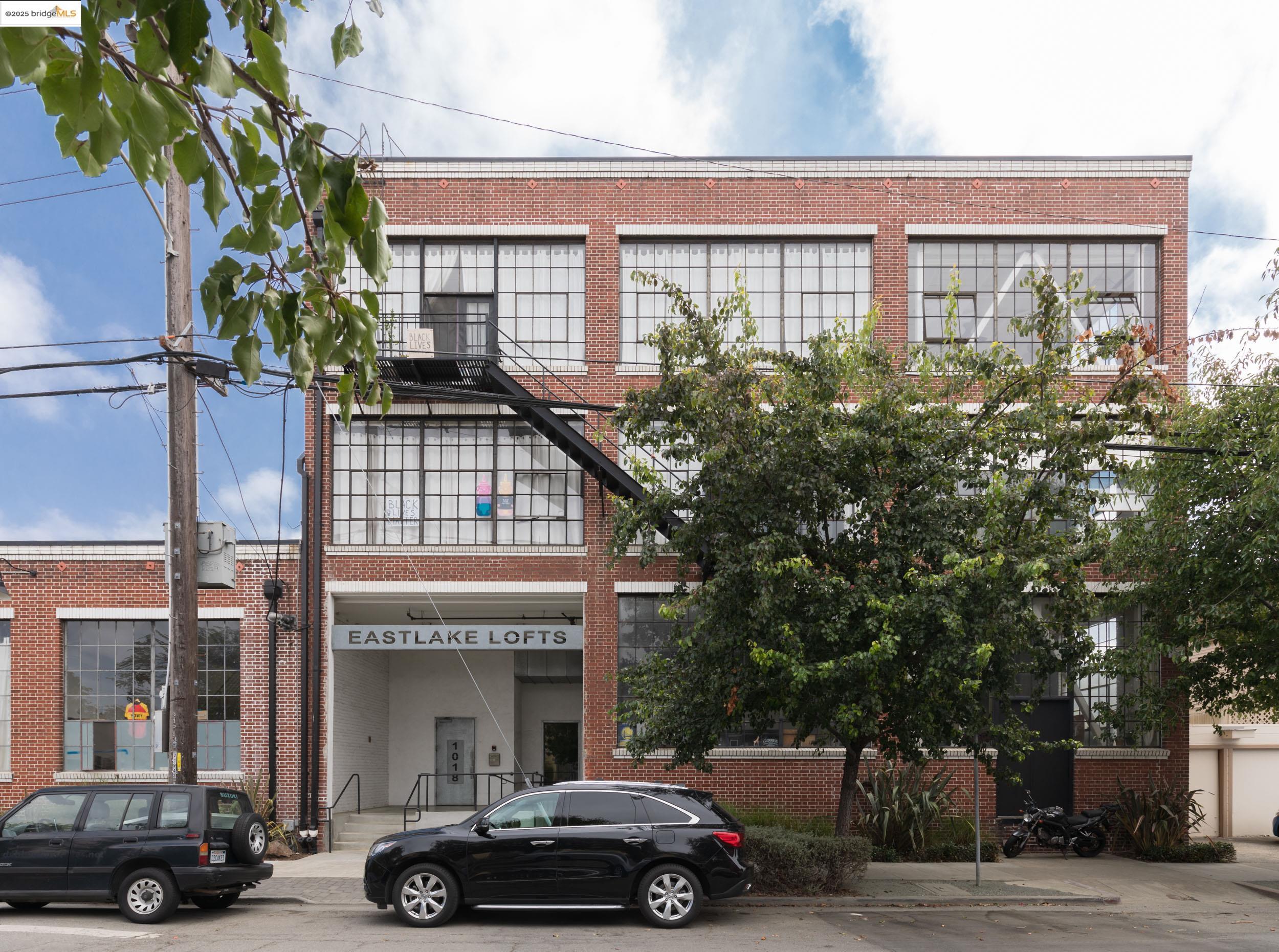 Detail Gallery Image 2 of 37 For 1018 4th Ave #302,  Oakland,  CA 94606 - 1 Beds | 1 Baths