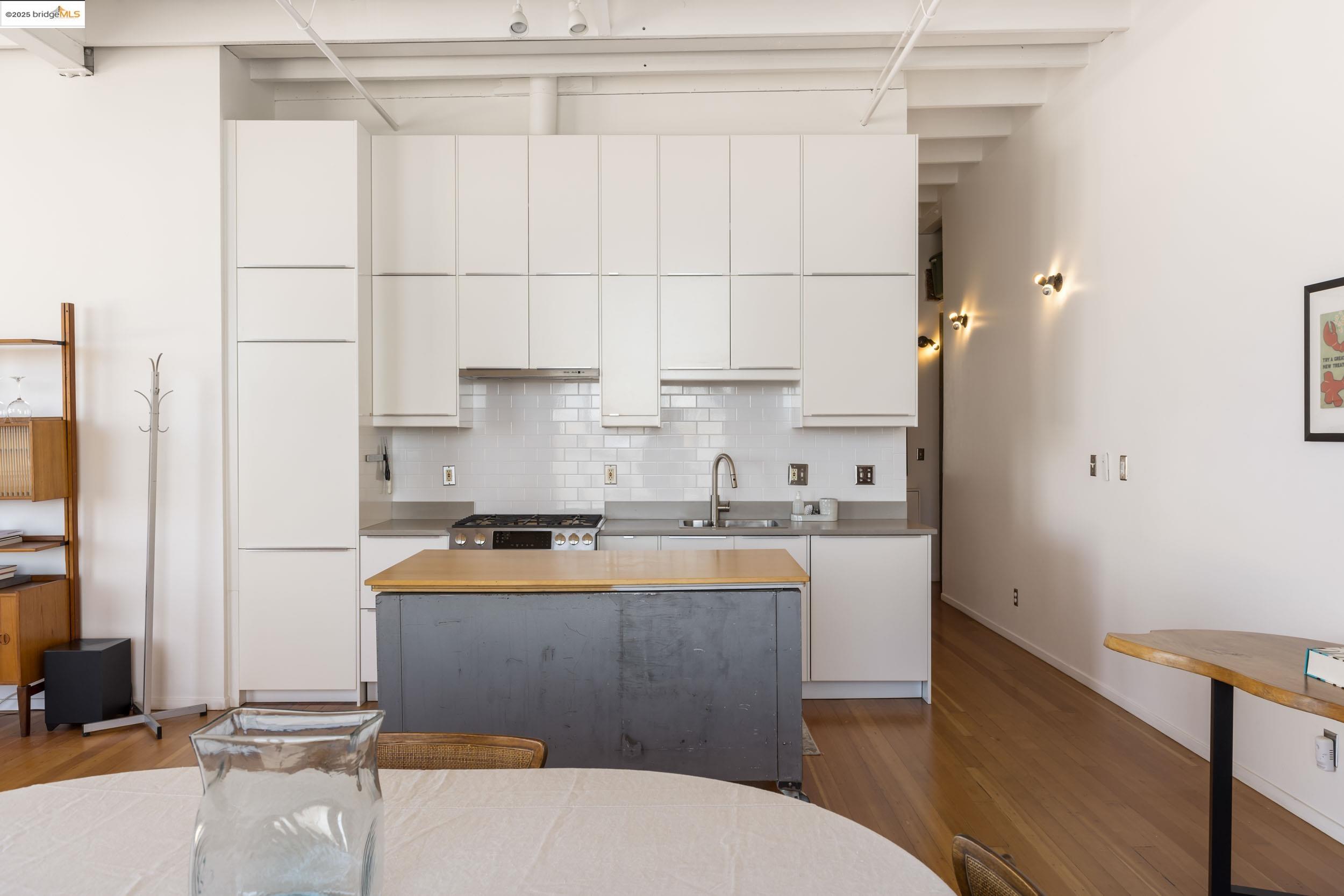 Detail Gallery Image 12 of 37 For 1018 4th Ave #302,  Oakland,  CA 94606 - 1 Beds | 1 Baths