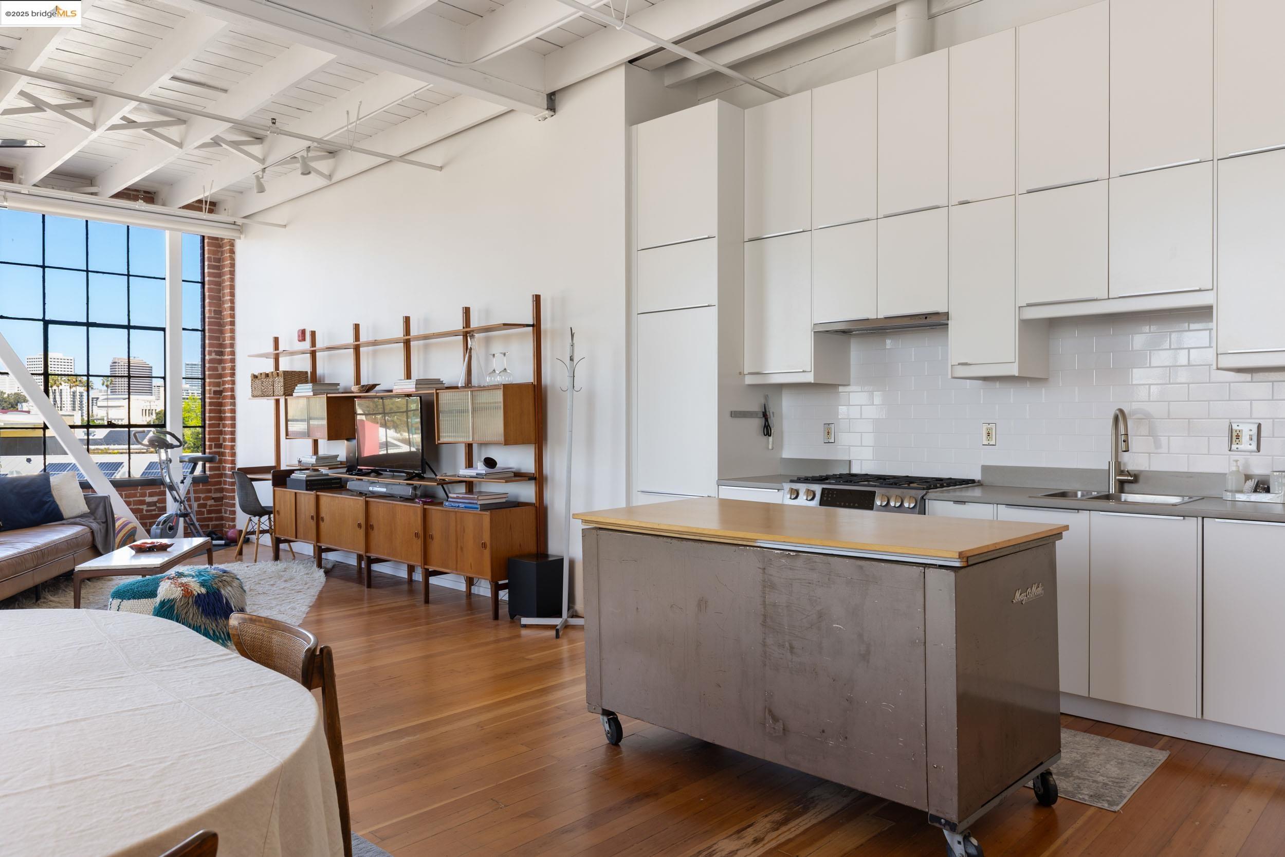 Detail Gallery Image 14 of 37 For 1018 4th Ave #302,  Oakland,  CA 94606 - 1 Beds | 1 Baths