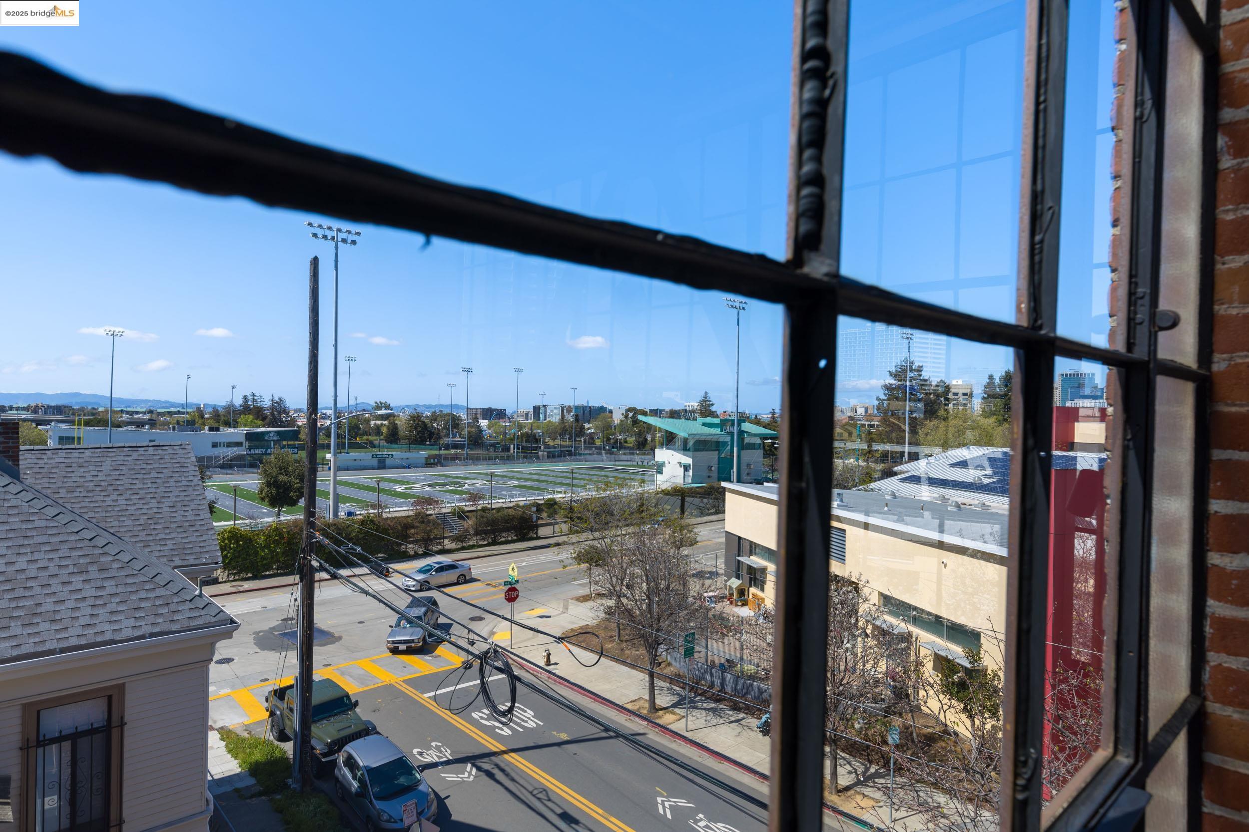Detail Gallery Image 16 of 37 For 1018 4th Ave #302,  Oakland,  CA 94606 - 1 Beds | 1 Baths