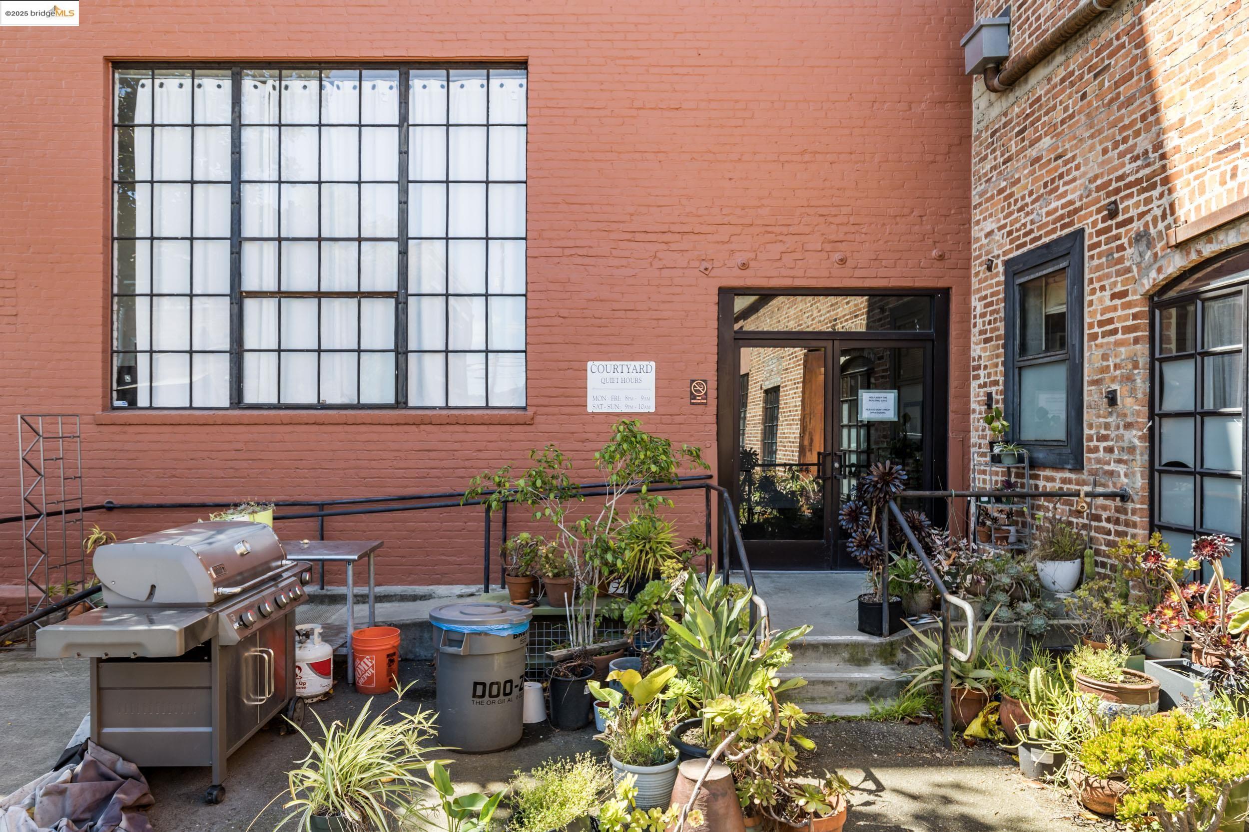 Detail Gallery Image 23 of 37 For 1018 4th Ave #302,  Oakland,  CA 94606 - 1 Beds | 1 Baths
