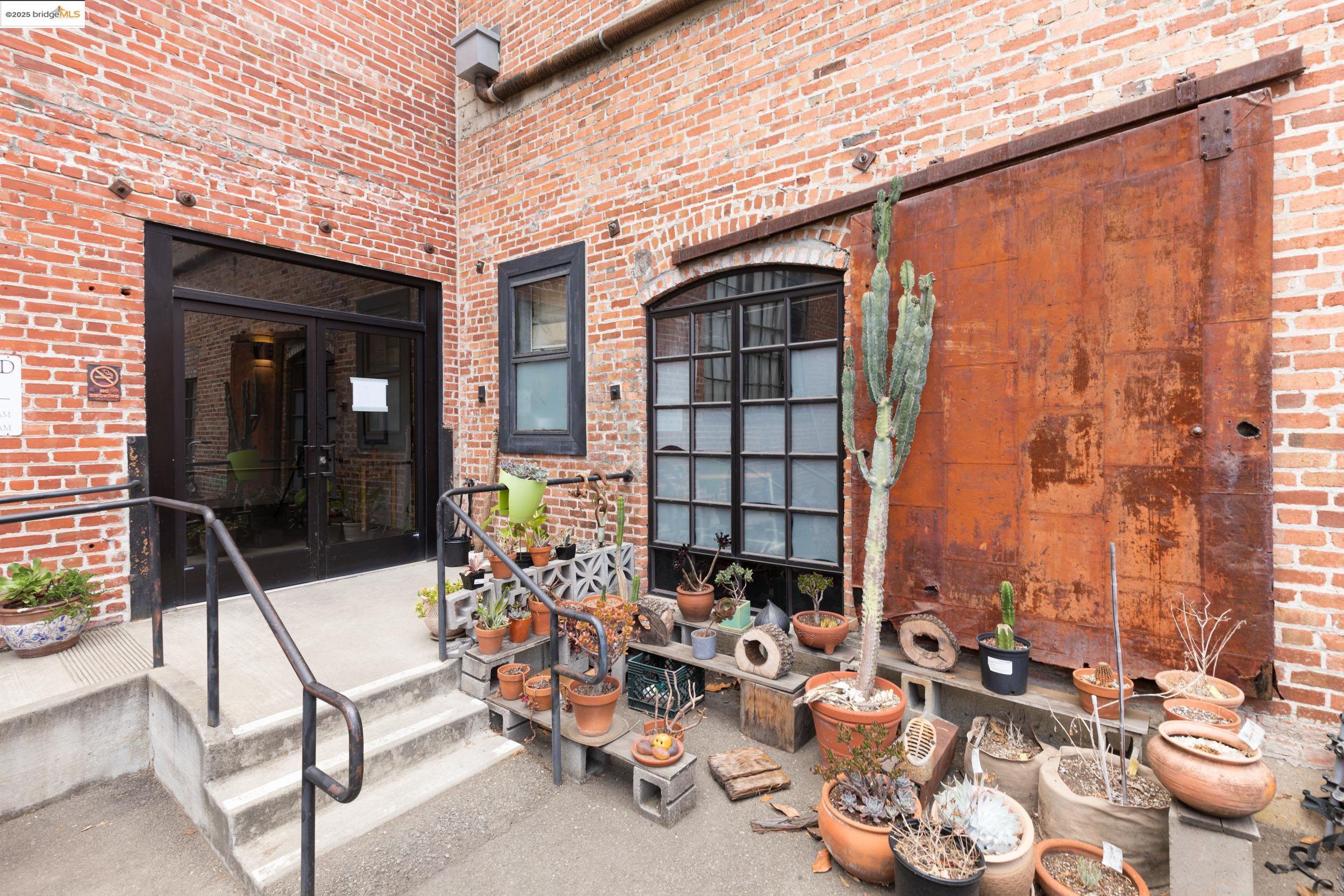 Detail Gallery Image 30 of 37 For 1018 4th Ave #302,  Oakland,  CA 94606 - 1 Beds | 1 Baths