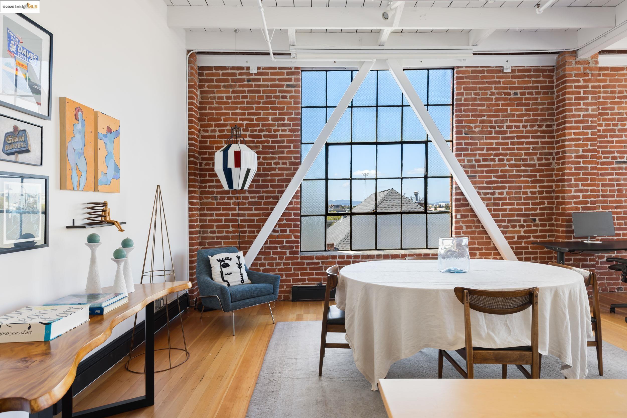 Detail Gallery Image 5 of 37 For 1018 4th Ave #302,  Oakland,  CA 94606 - 1 Beds | 1 Baths