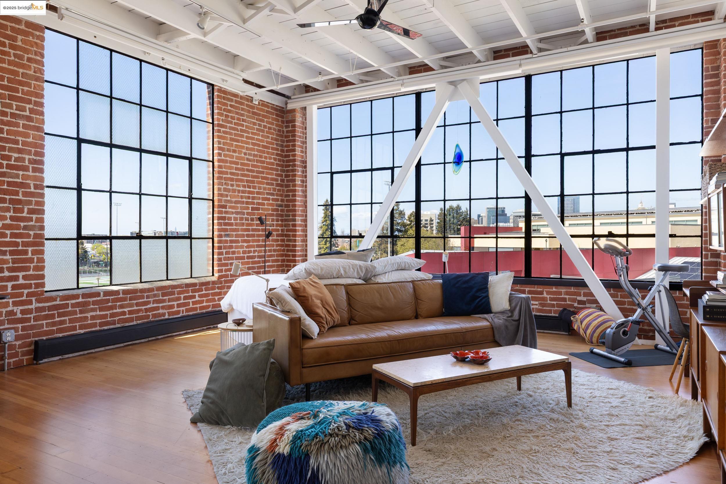 Detail Gallery Image 6 of 37 For 1018 4th Ave #302,  Oakland,  CA 94606 - 1 Beds | 1 Baths