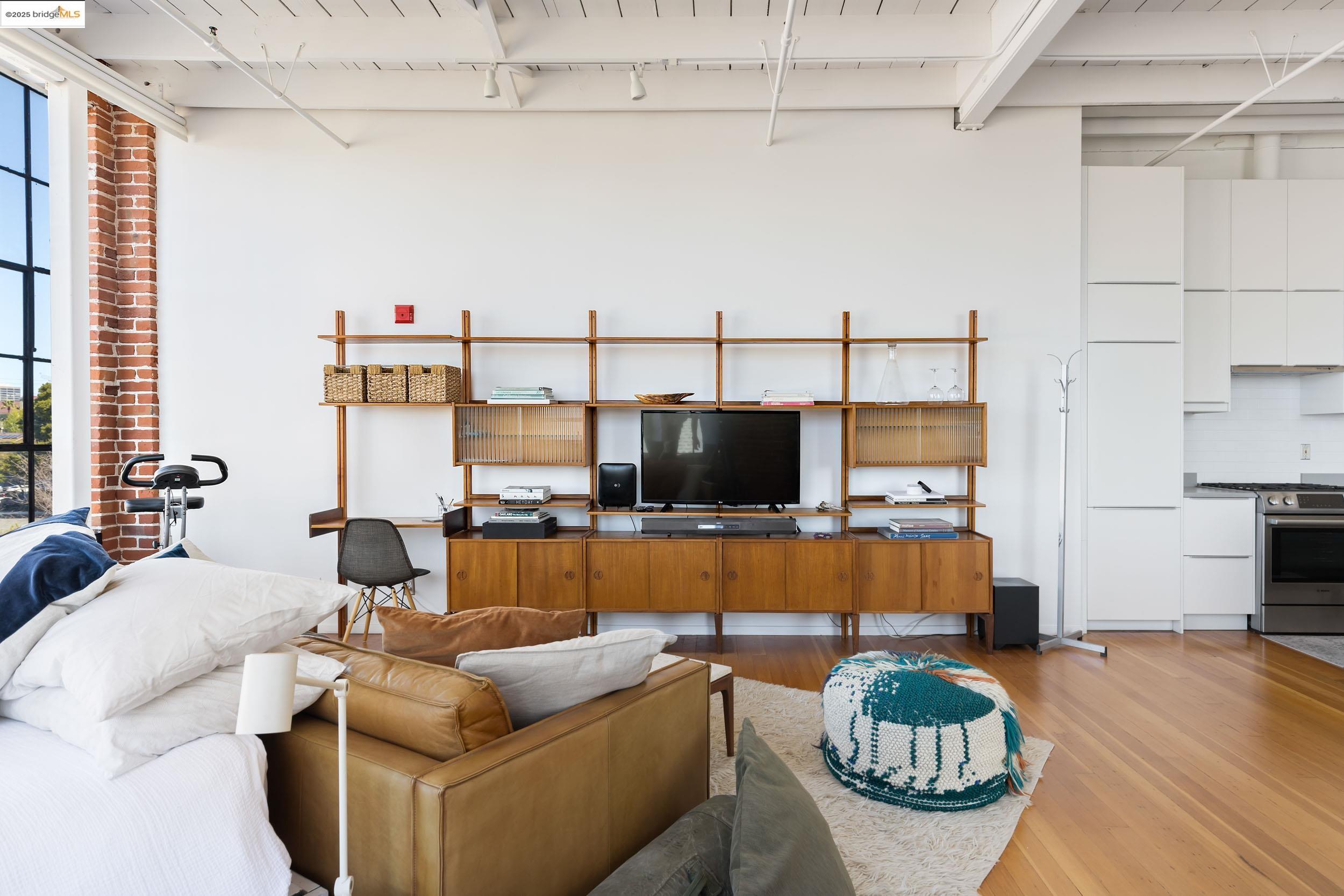Detail Gallery Image 7 of 37 For 1018 4th Ave #302,  Oakland,  CA 94606 - 1 Beds | 1 Baths