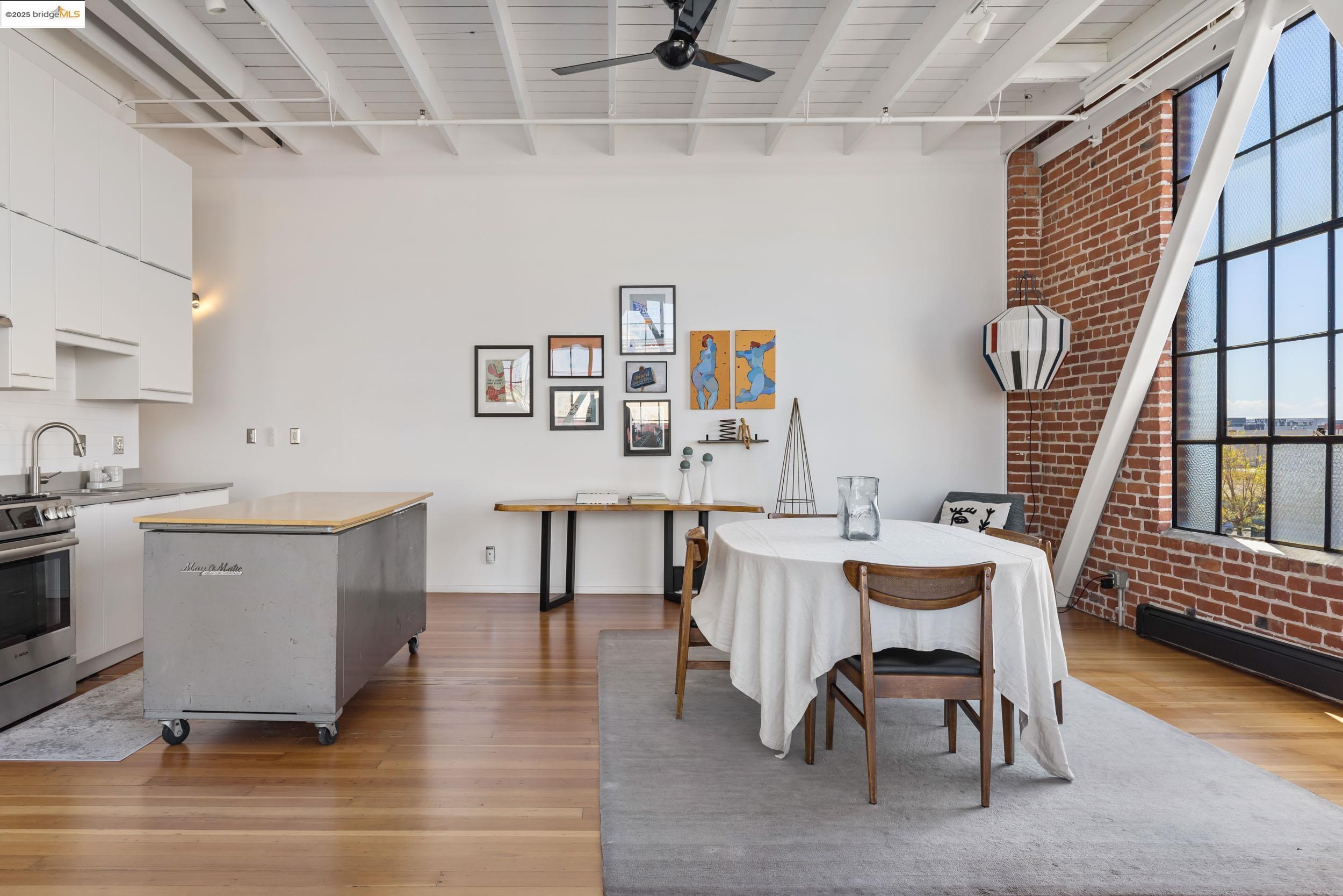 Detail Gallery Image 9 of 37 For 1018 4th Ave #302,  Oakland,  CA 94606 - 1 Beds | 1 Baths