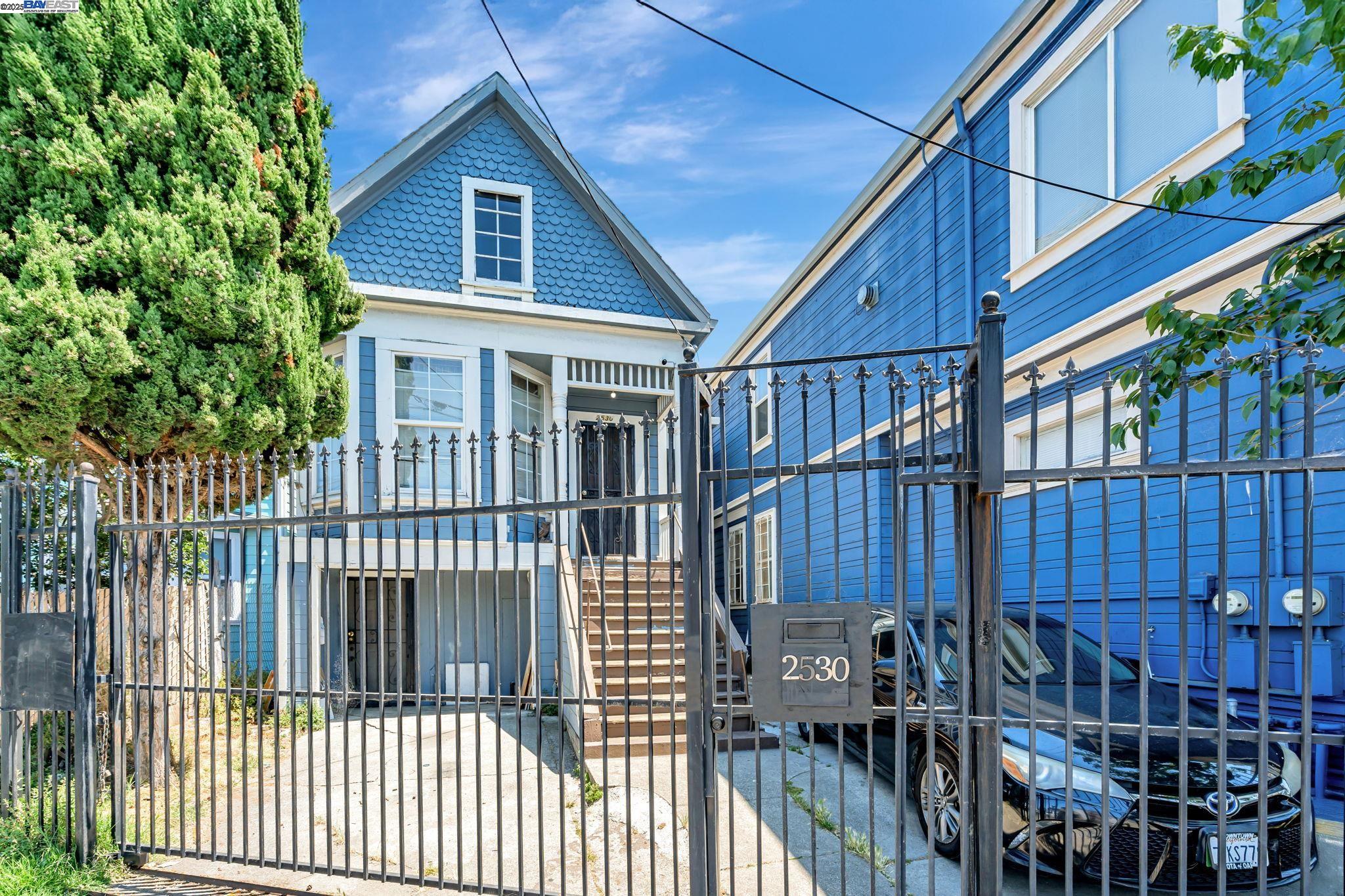 Detail Gallery Image 1 of 24 For 2530 Market St, Oakland,  CA 94607 - 2 Beds | 1 Baths