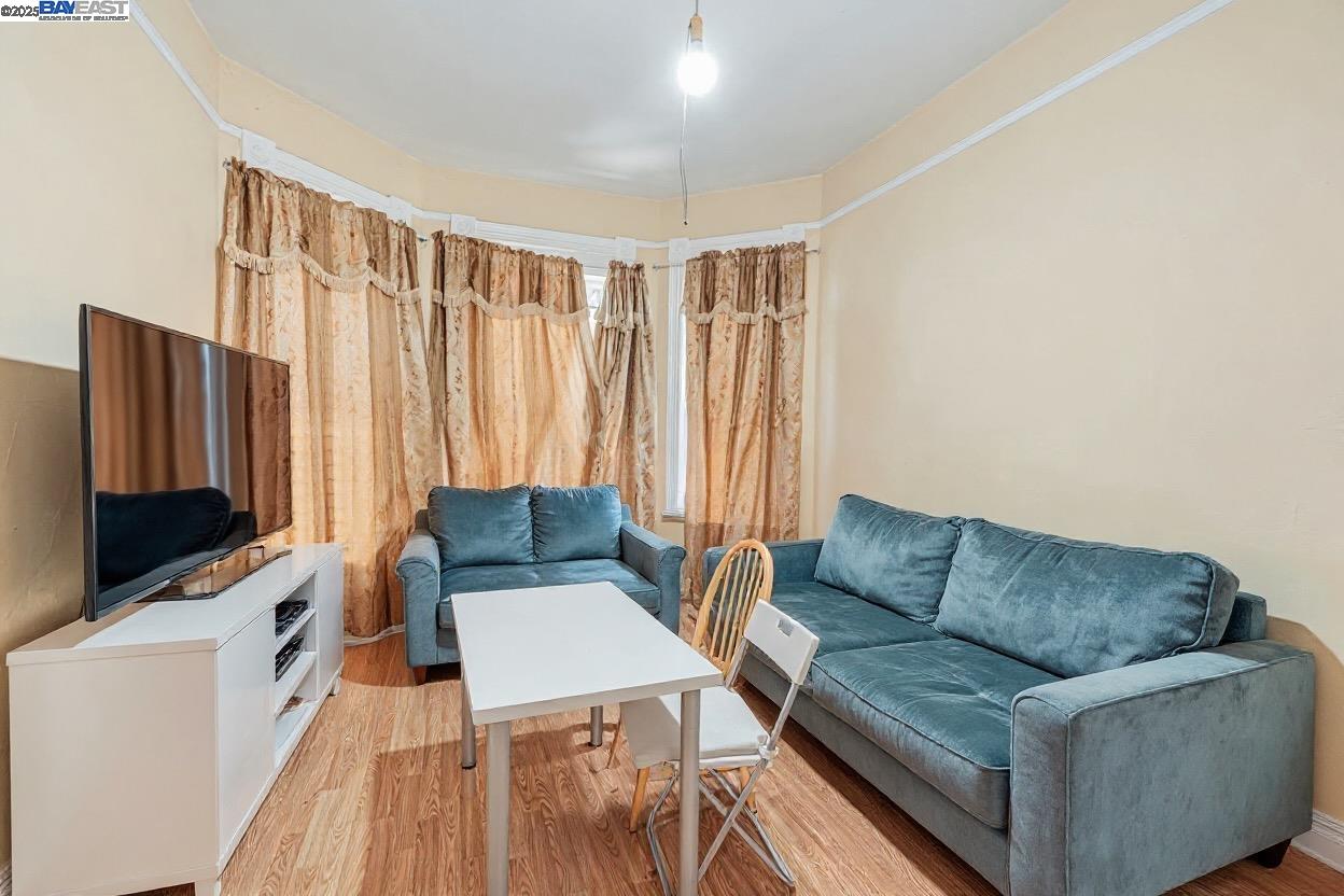 Detail Gallery Image 2 of 24 For 2530 Market St, Oakland,  CA 94607 - 2 Beds | 1 Baths