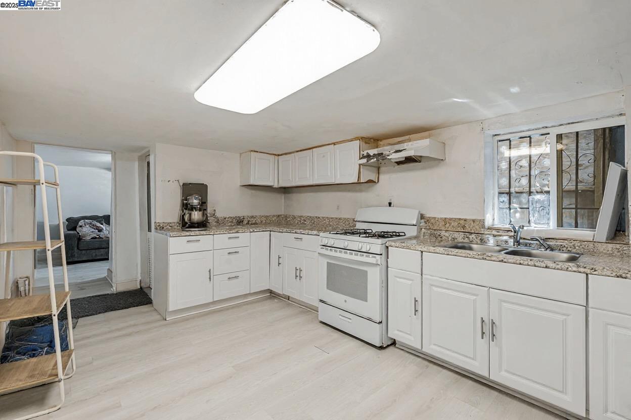 Detail Gallery Image 11 of 24 For 2530 Market St, Oakland,  CA 94607 - 2 Beds | 1 Baths