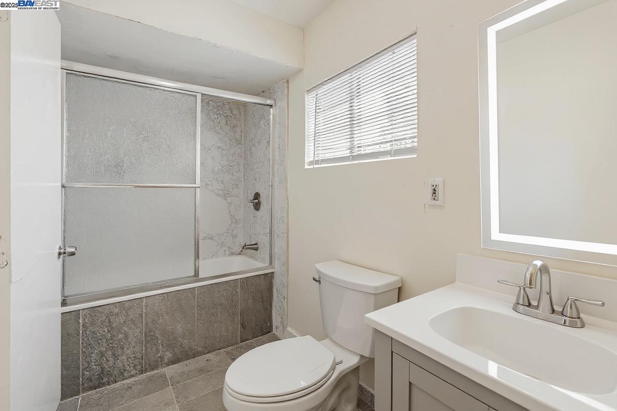 Detail Gallery Image 13 of 24 For 2530 Market St, Oakland,  CA 94607 - 2 Beds | 1 Baths