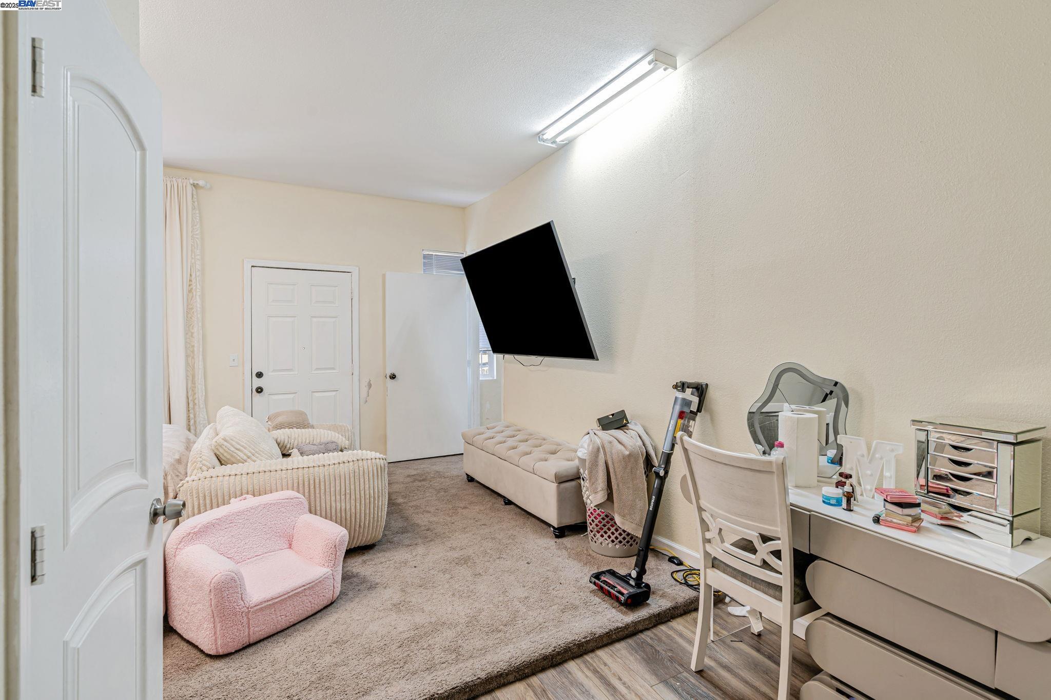 Detail Gallery Image 16 of 24 For 2530 Market St, Oakland,  CA 94607 - 2 Beds | 1 Baths