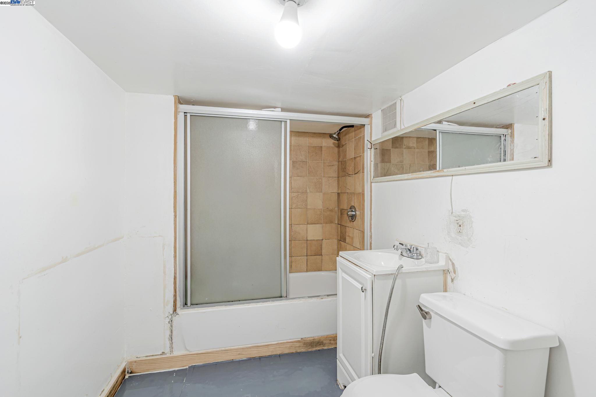 Detail Gallery Image 18 of 24 For 2530 Market St, Oakland,  CA 94607 - 2 Beds | 1 Baths