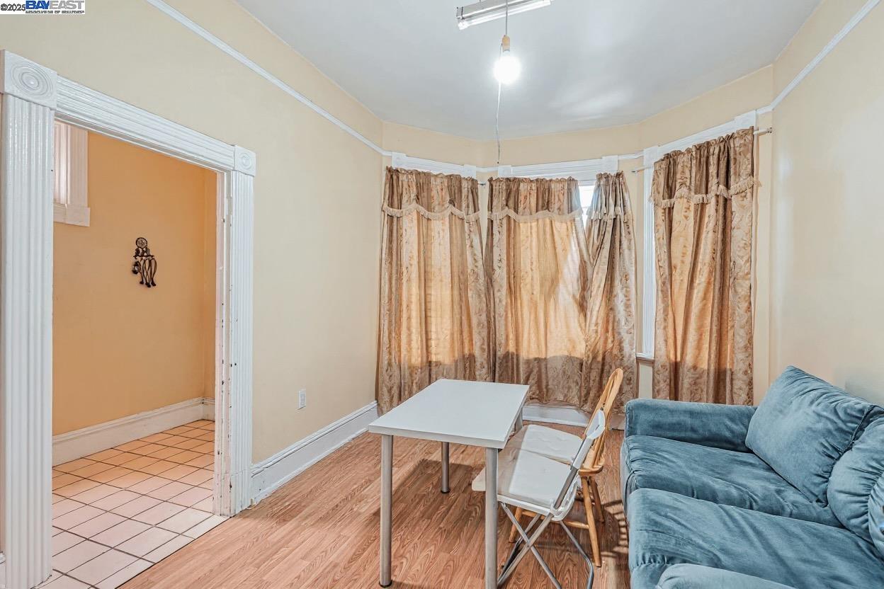 Detail Gallery Image 3 of 24 For 2530 Market St, Oakland,  CA 94607 - 2 Beds | 1 Baths