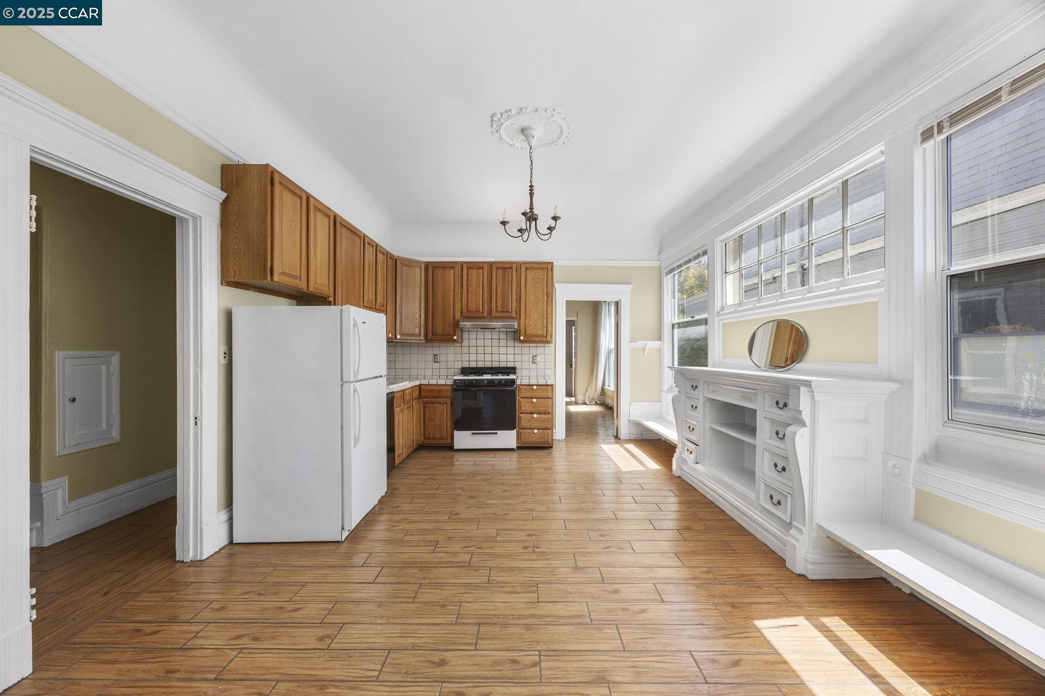 Detail Gallery Image 12 of 29 For 1220 Chestnut St, Alameda,  CA 94501 - – Beds | – Baths