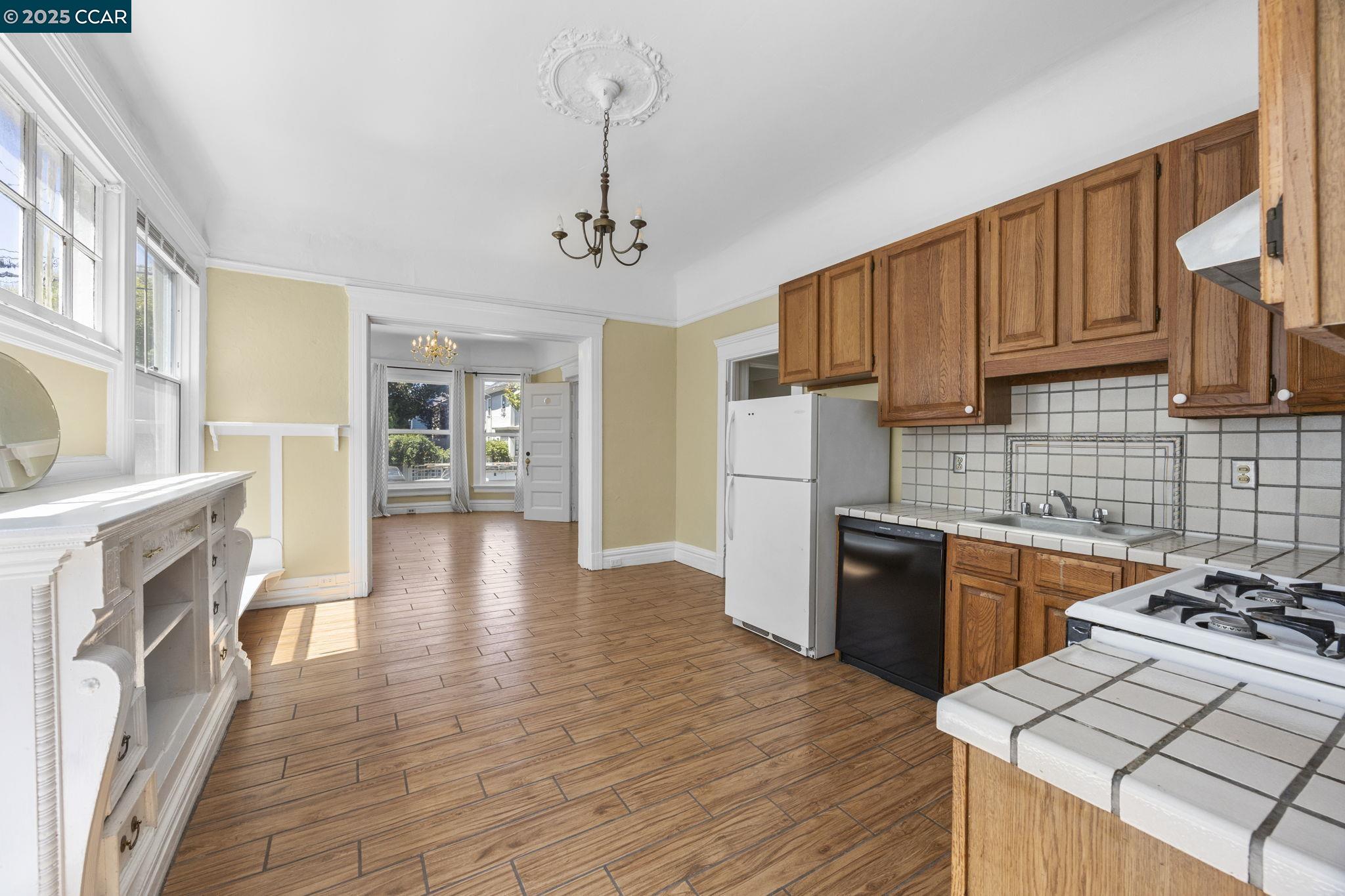 Detail Gallery Image 13 of 29 For 1220 Chestnut St, Alameda,  CA 94501 - – Beds | – Baths