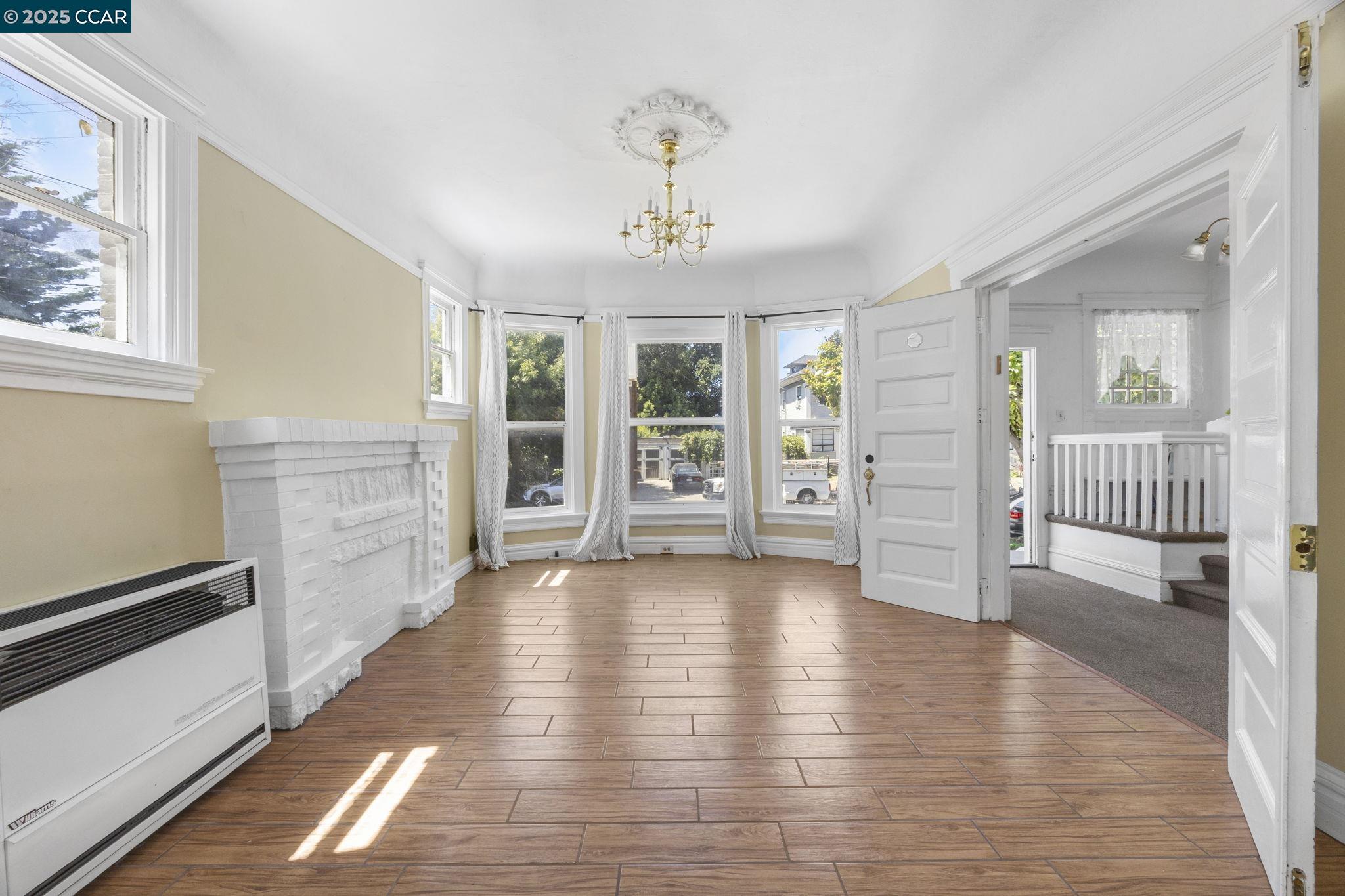 Detail Gallery Image 8 of 29 For 1220 Chestnut St, Alameda,  CA 94501 - – Beds | – Baths