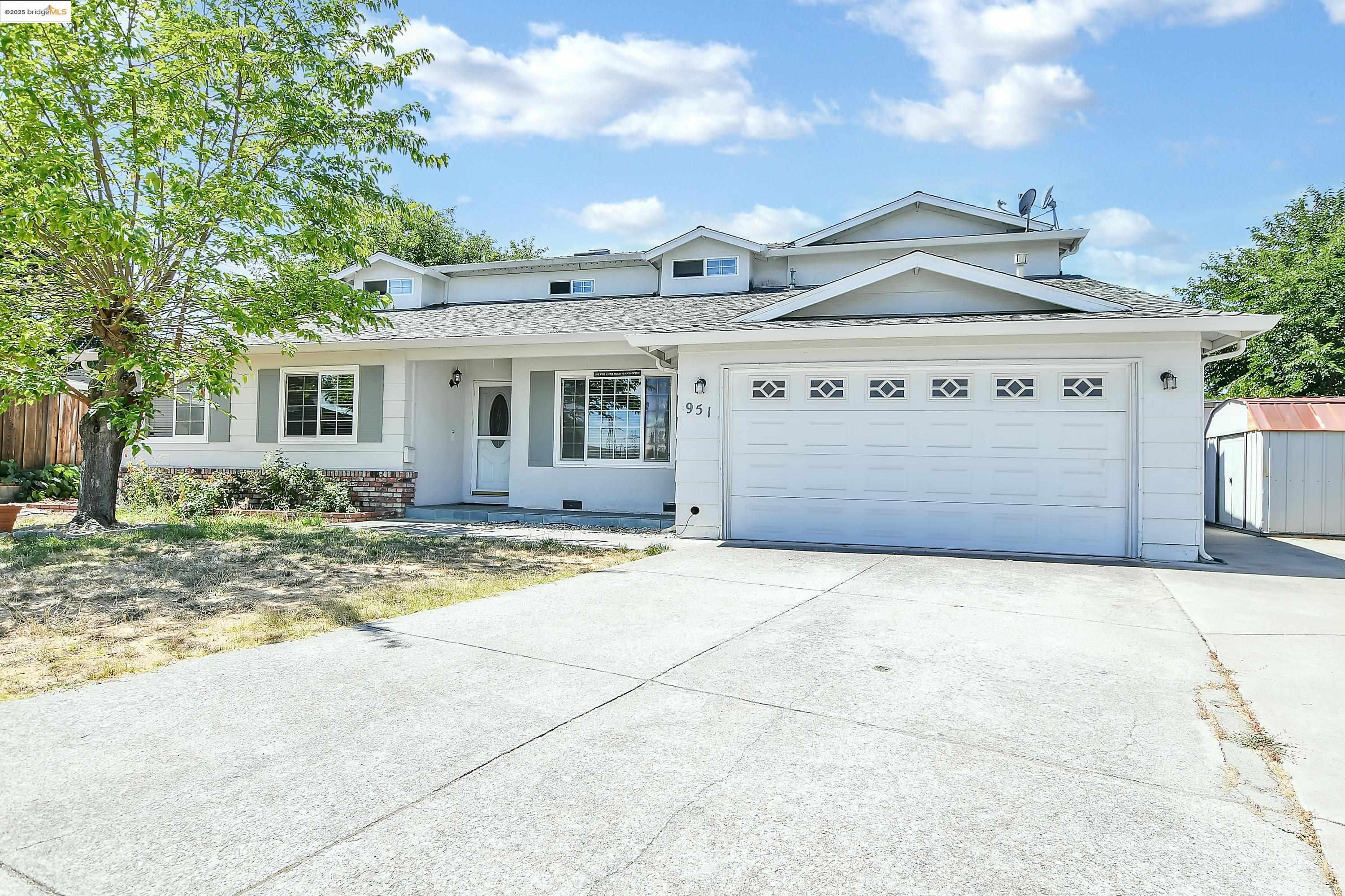 Detail Gallery Image 1 of 33 For 951 Lexington Pl, San Ramon,  CA 94583 - 4 Beds | 3 Baths