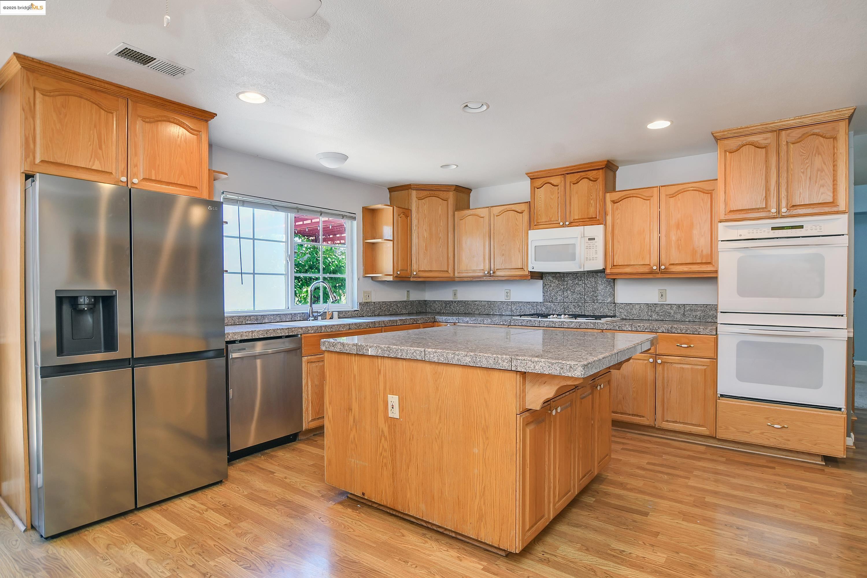Detail Gallery Image 8 of 33 For 951 Lexington Pl, San Ramon,  CA 94583 - 4 Beds | 3 Baths
