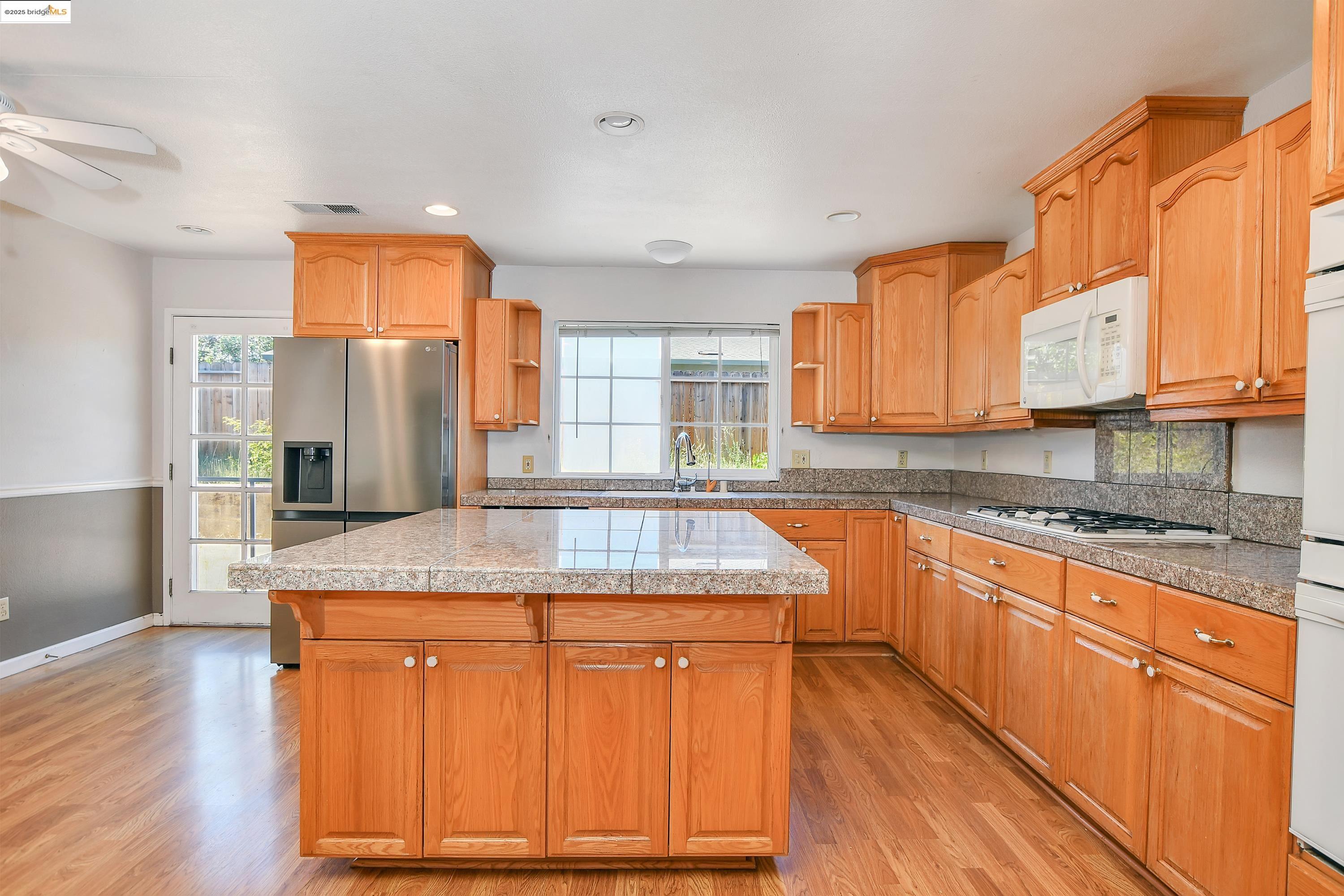 Detail Gallery Image 9 of 33 For 951 Lexington Pl, San Ramon,  CA 94583 - 4 Beds | 3 Baths