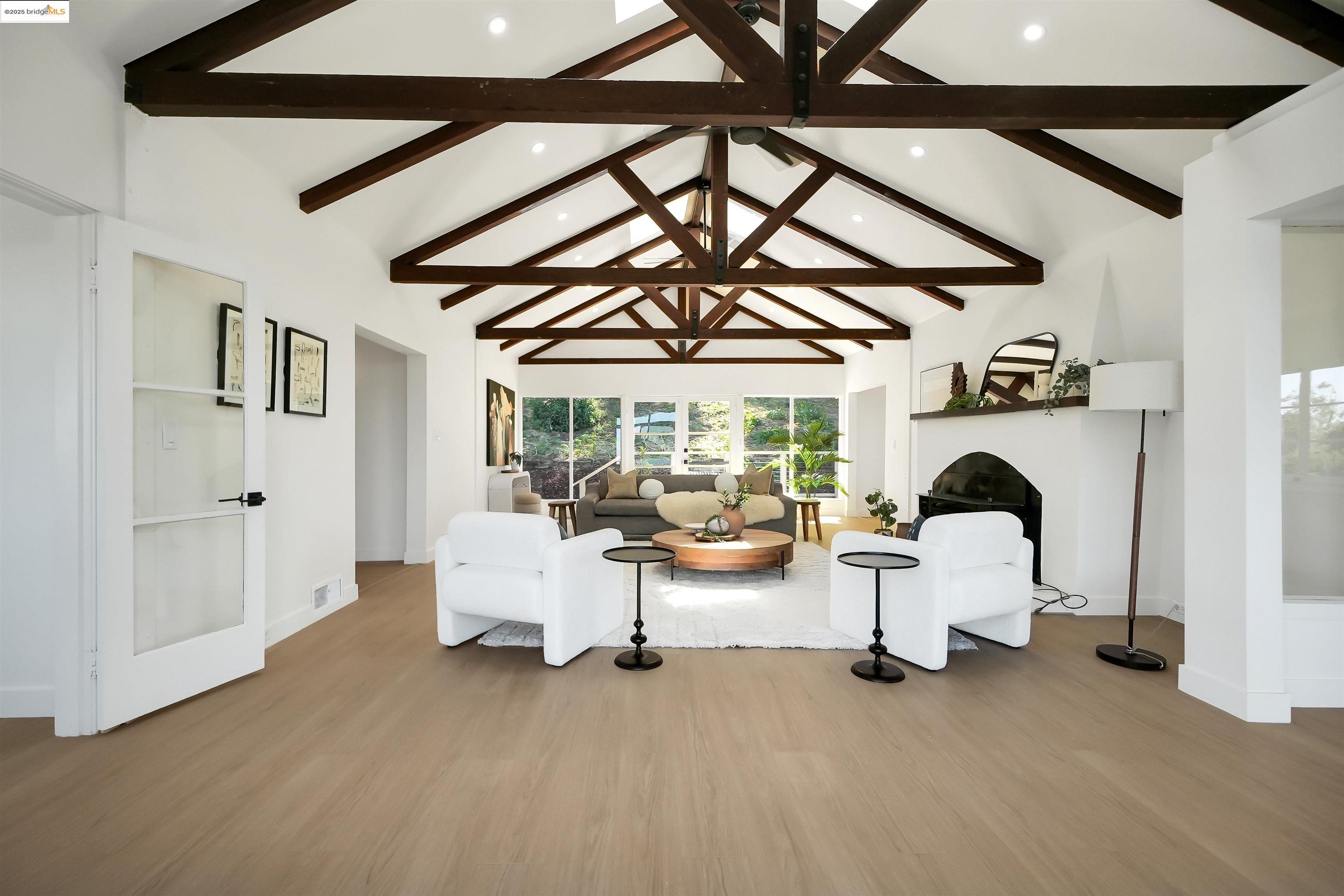 Detail Gallery Image 4 of 53 For 102 Castlewood, Pleasanton,  CA 94566 - 5 Beds | 3 Baths