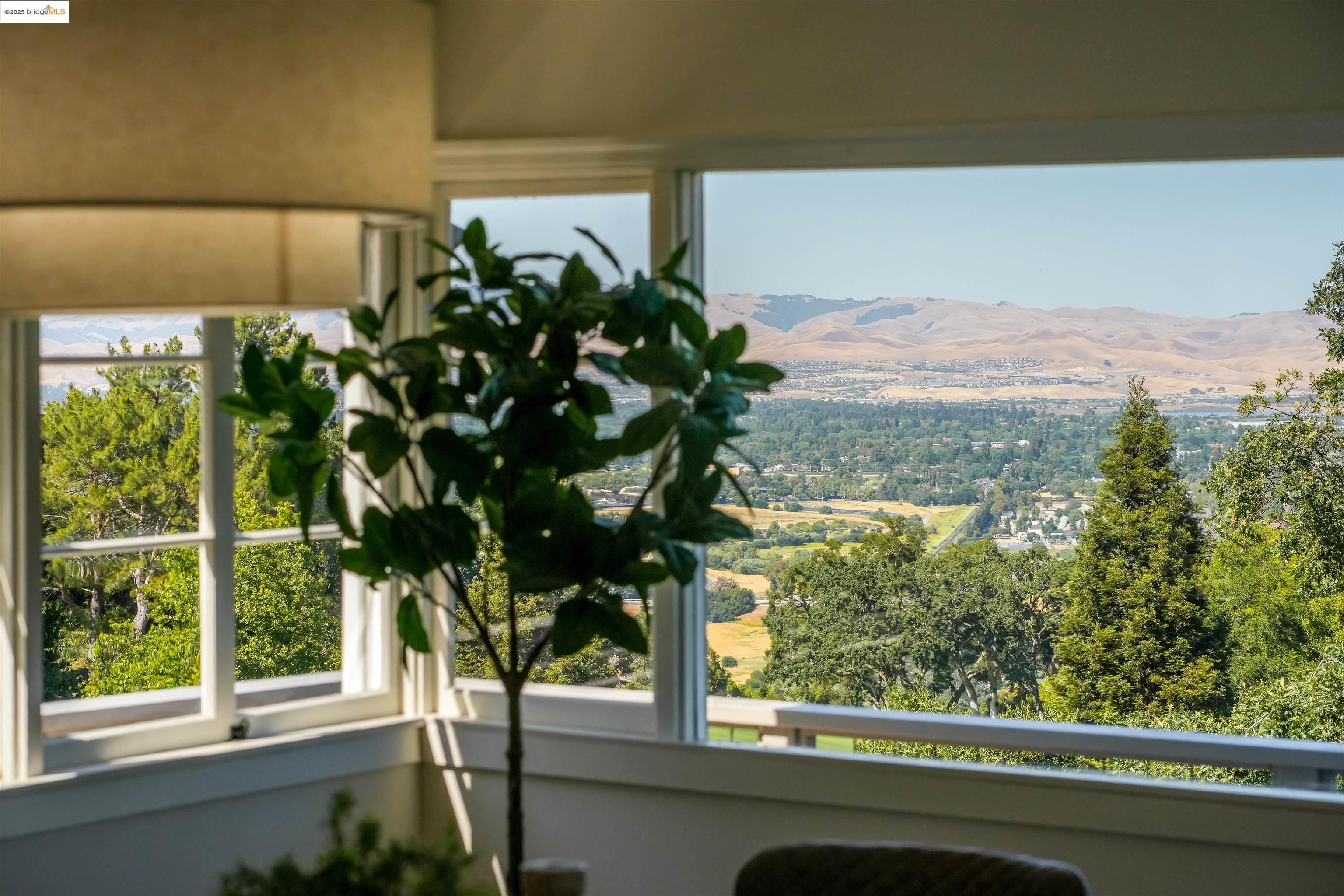 Detail Gallery Image 5 of 53 For 102 Castlewood, Pleasanton,  CA 94566 - 5 Beds | 3 Baths