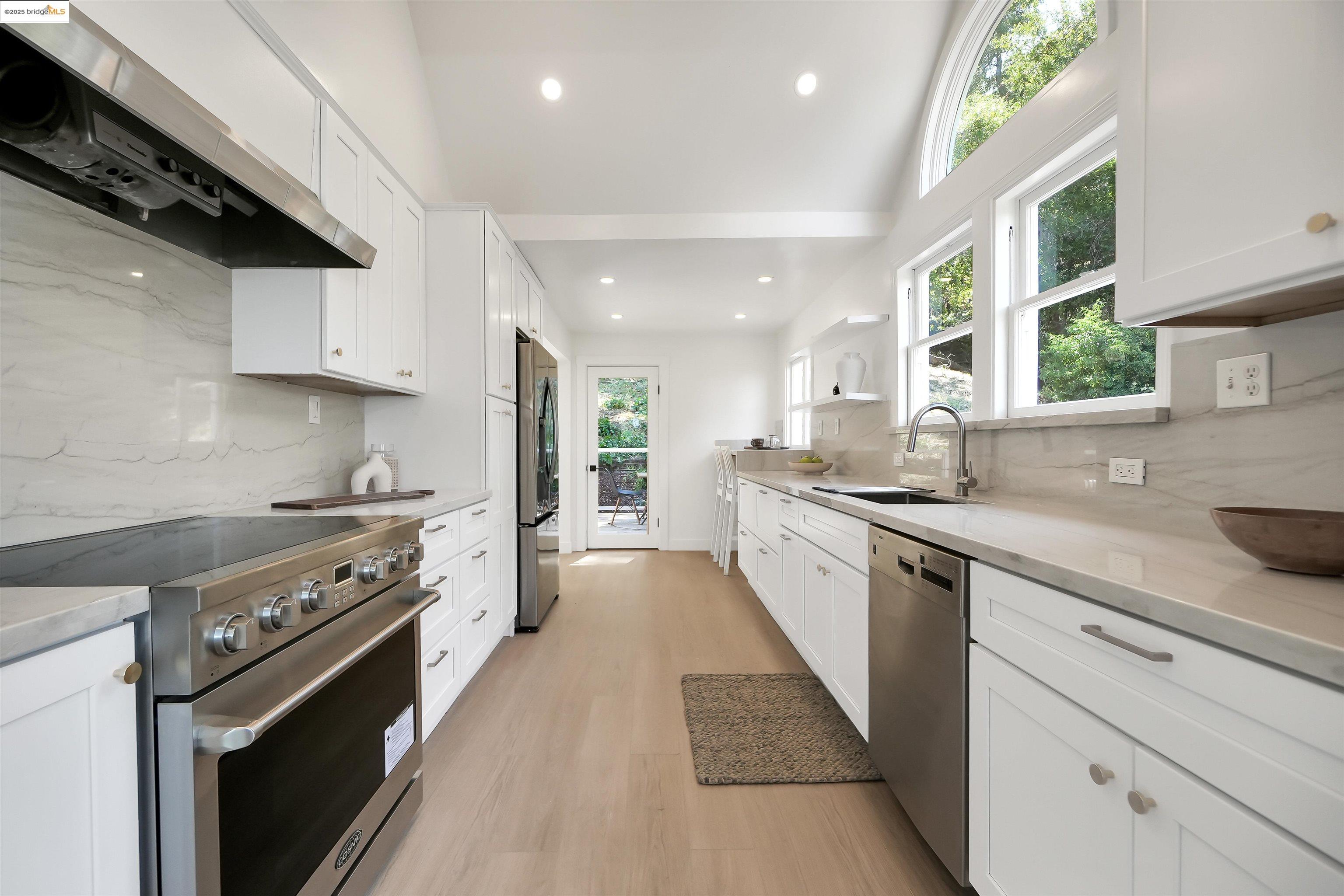 Detail Gallery Image 10 of 53 For 102 Castlewood, Pleasanton,  CA 94566 - 5 Beds | 3 Baths