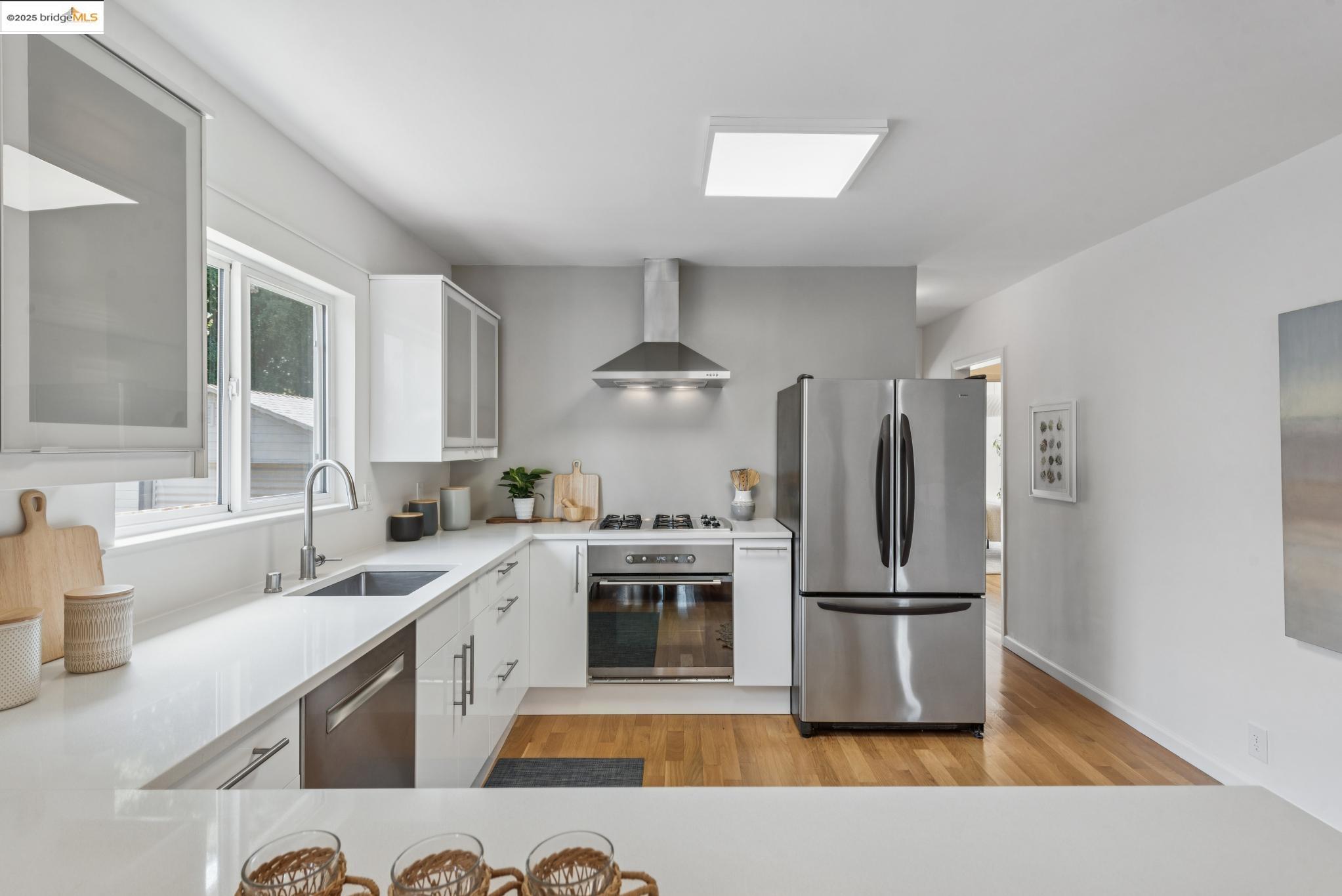 Detail Gallery Image 15 of 59 For 1516 Parker St, Berkeley,  CA 94703 - 3 Beds | 2 Baths